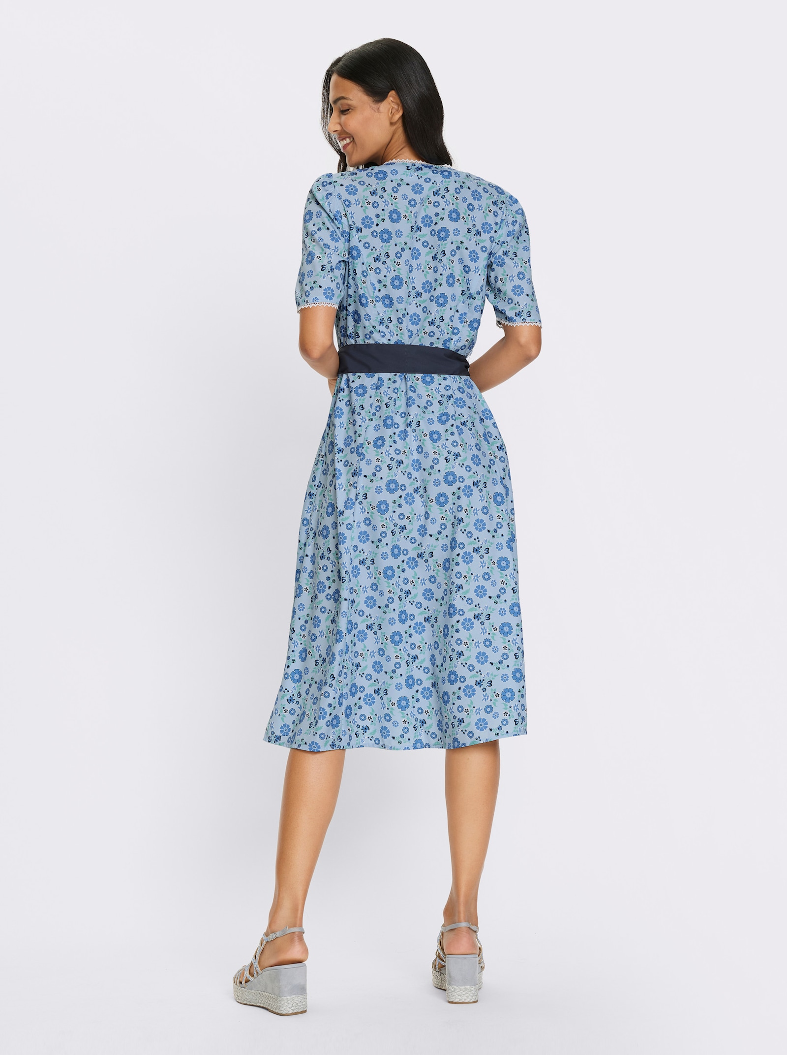 Trachtenkleid mit leichten Puffärmeln - hellblau-marine-bedruckt