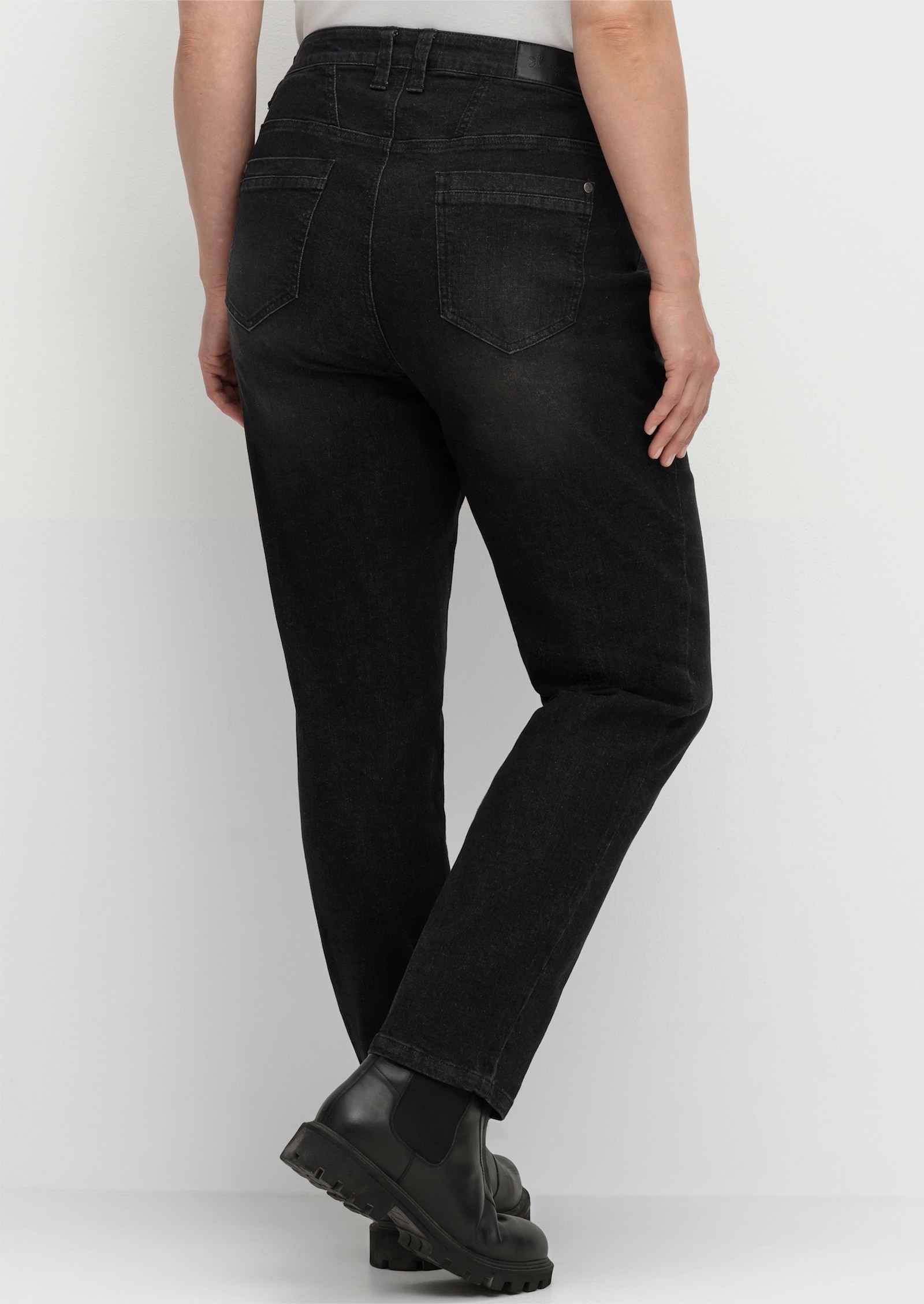 sheego 5-Pocket-Jeans in schmaler Form - black denim