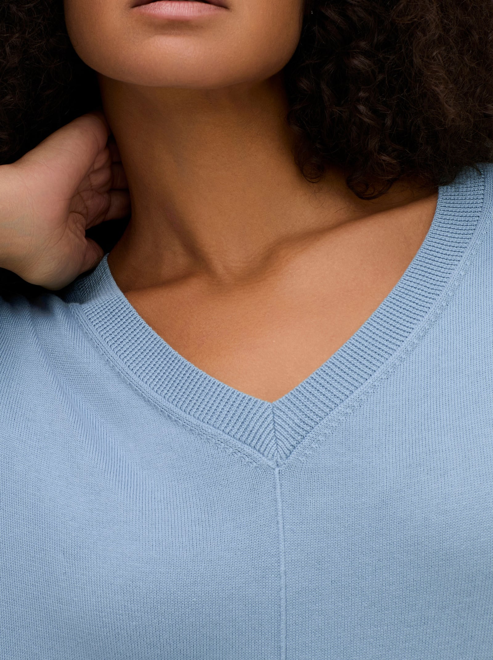 V-Ausschnitt-Pullover mit Biesen vorne - eisblau