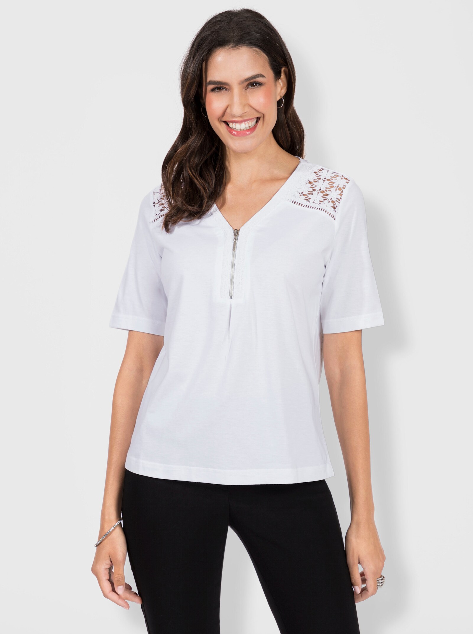 V-Shirt mit Spitzeneinsatz am Ausschnitt - weiß