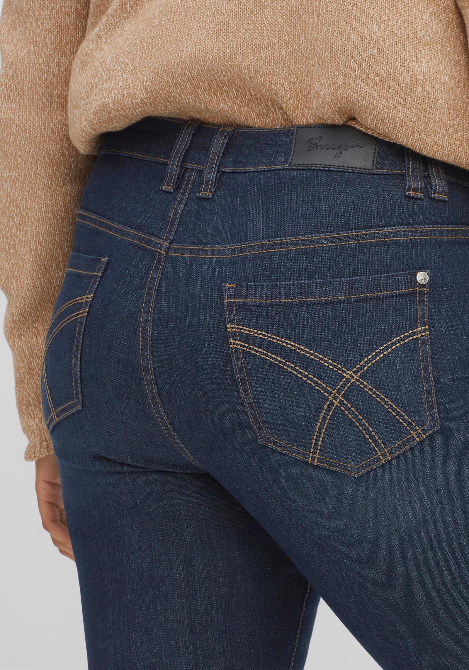 sheego Jean bootcut avec coutures contrastées - bleu denim foncé