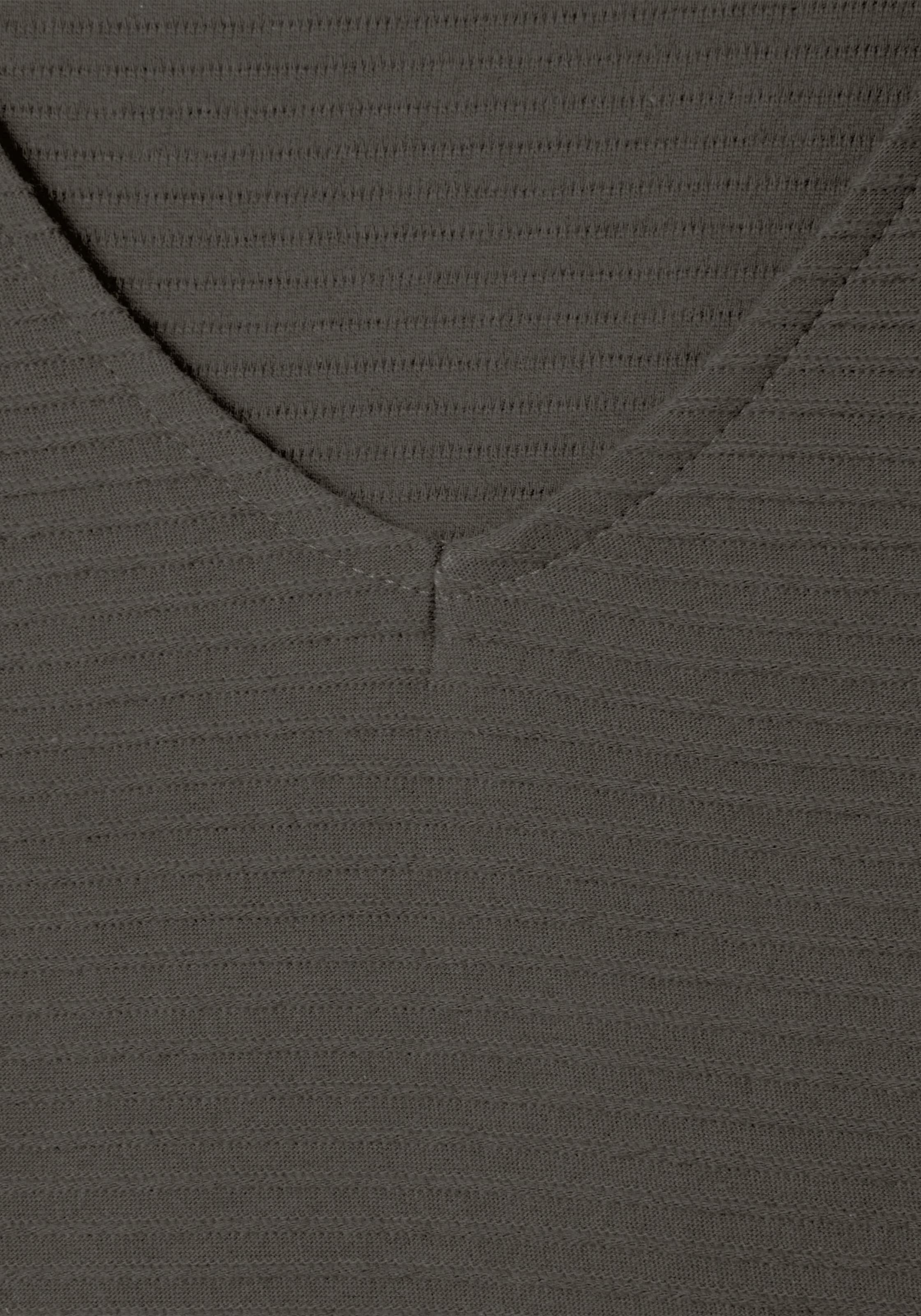 Lang Shirt  günstig Kaufen-Langarmshirt in khaki von LASCANA. Langarmshirt in khaki von LASCANA <![CDATA[Lässiges Langarmshirt von Lascana mit gestreiftem Strukturmuster. V-Ausschnitt. Super zu kombinieren. Einsatz von Baumwolle, die die Initiative Cotton made in Africa unterstüt