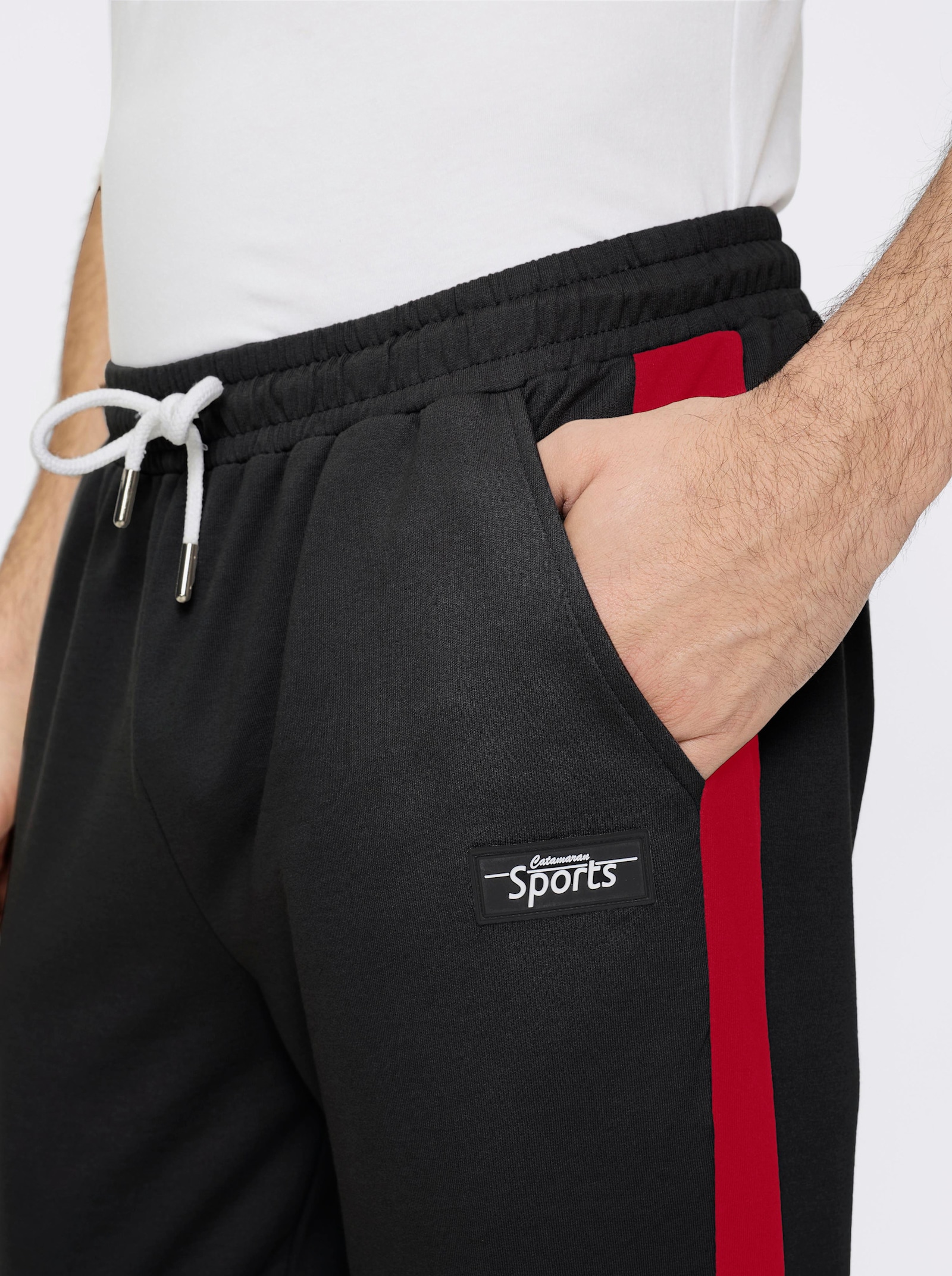 Catamaran Sports Freizeithose mit Kontraststreifen - schwarz-rot