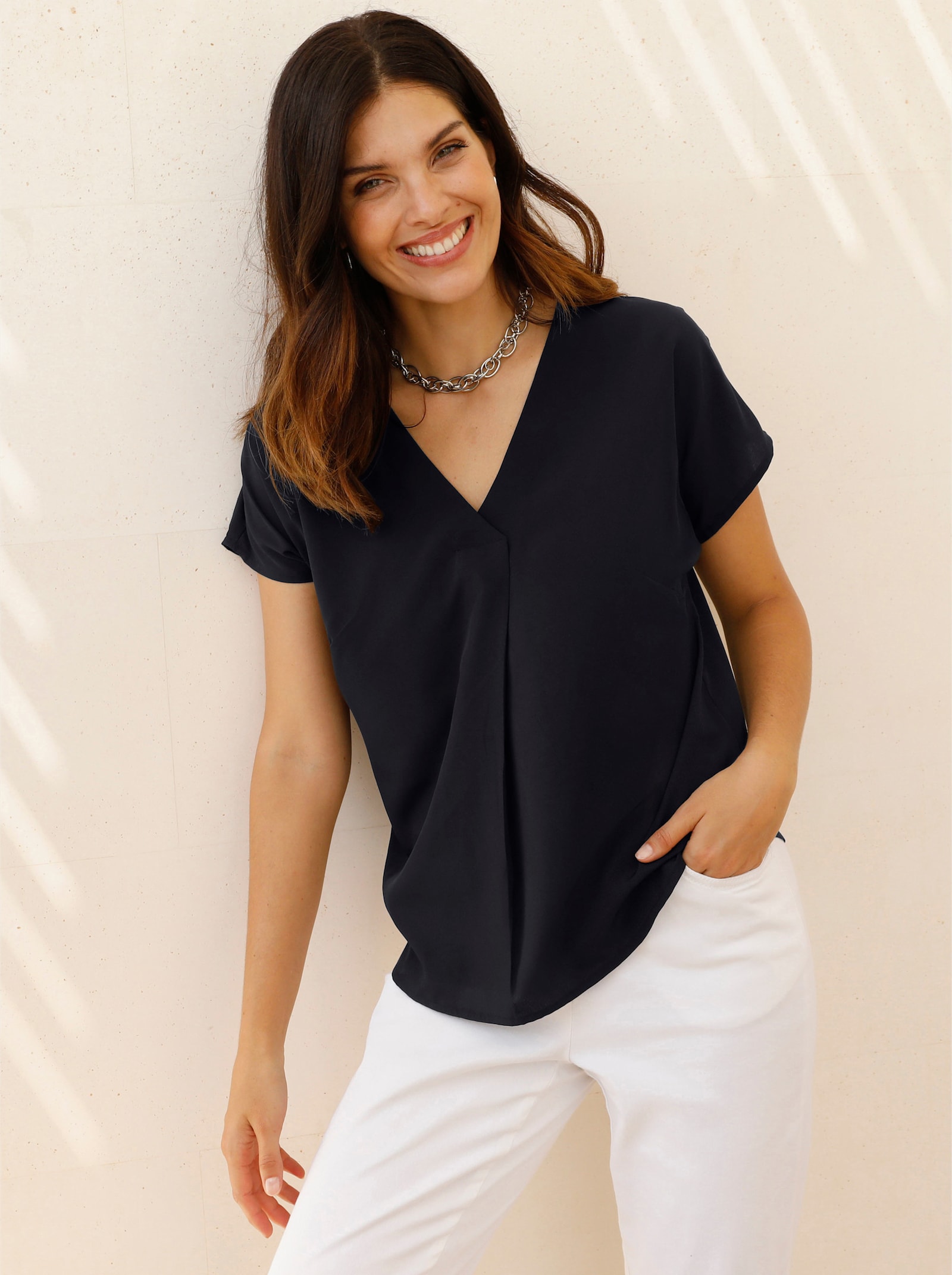 Kurzarm-Bluse mit Falte im Vorderteil - schwarz