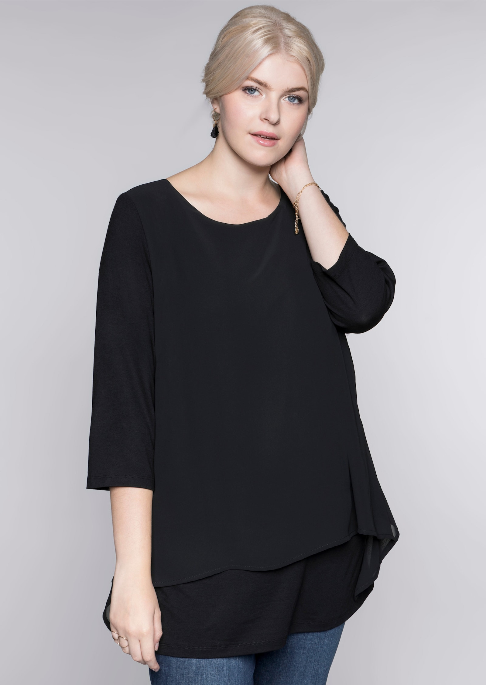 sheego Blusenshirt mit Zipfelsaum - schwarz