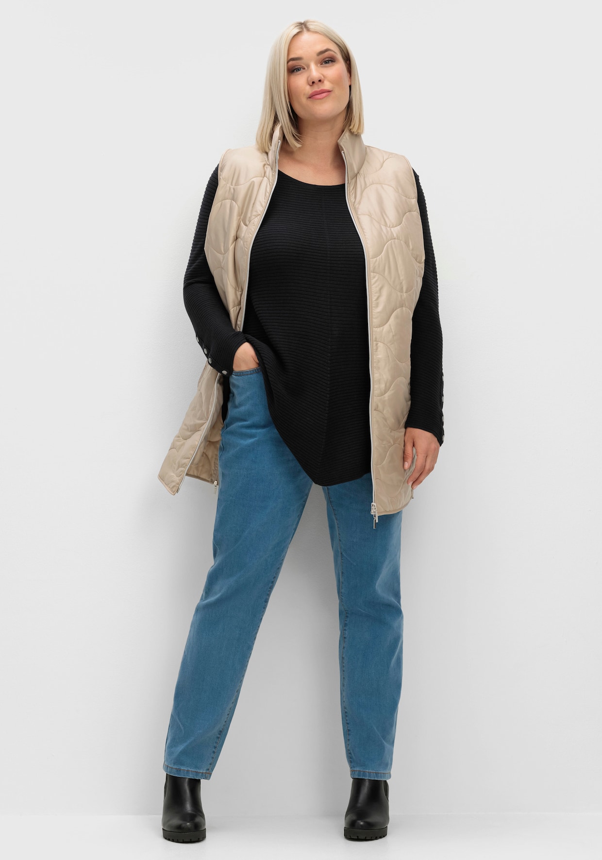 Rundhalspullover mit Nieten-Verzierung - schwarz