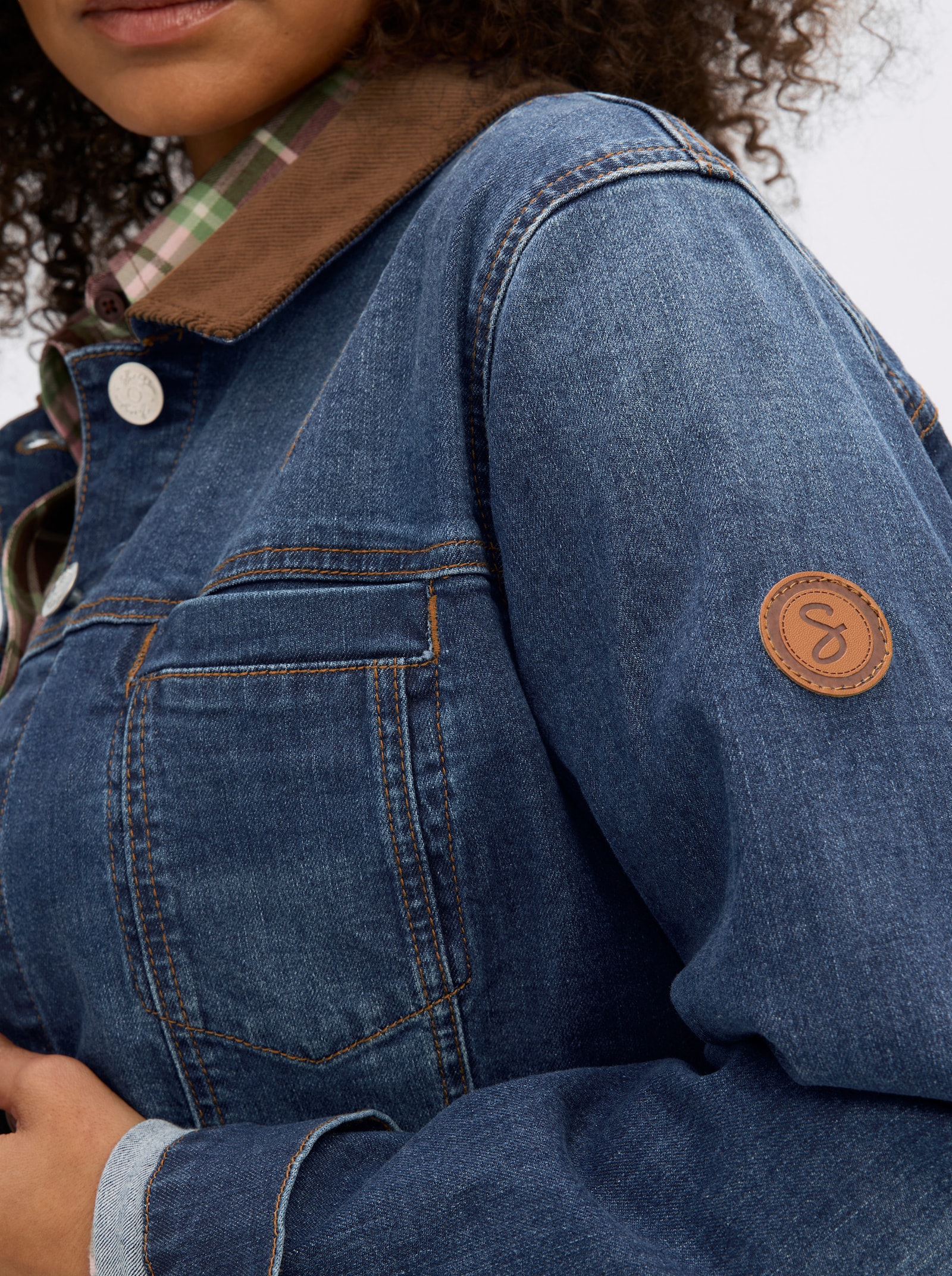 sheego Jeansjacke in leichter Waschung - blue-stone-washed