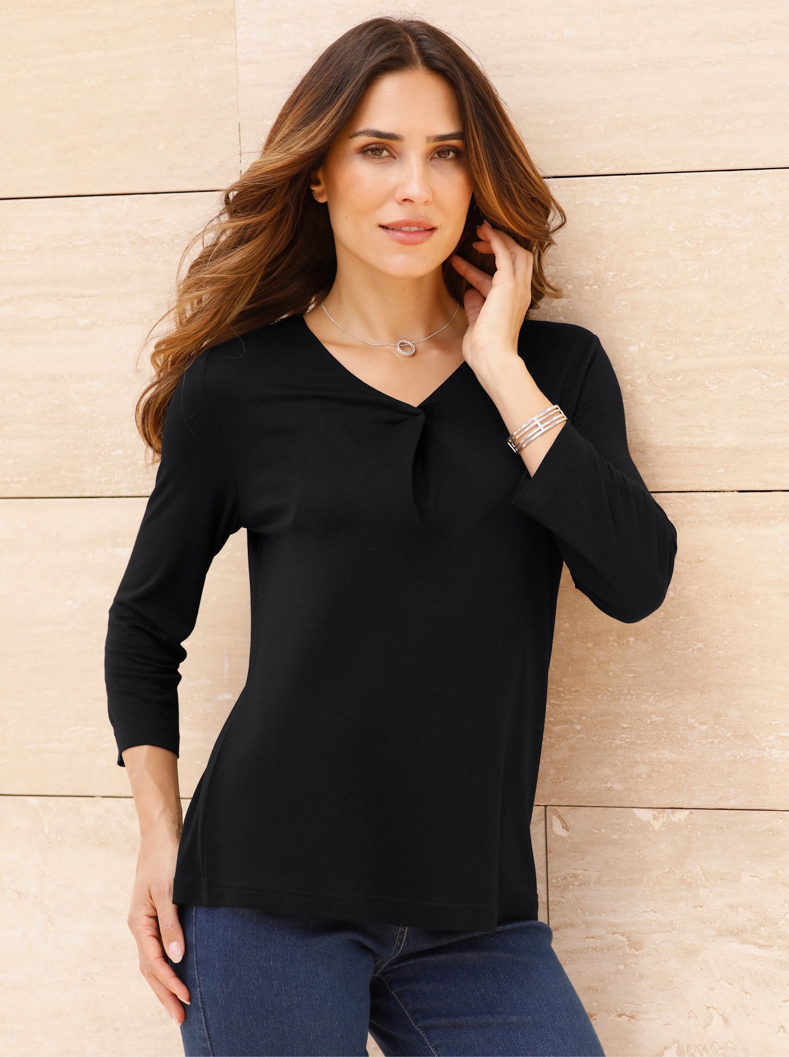 Tričko s výstrihom do V a záhybom vpredu - čierna