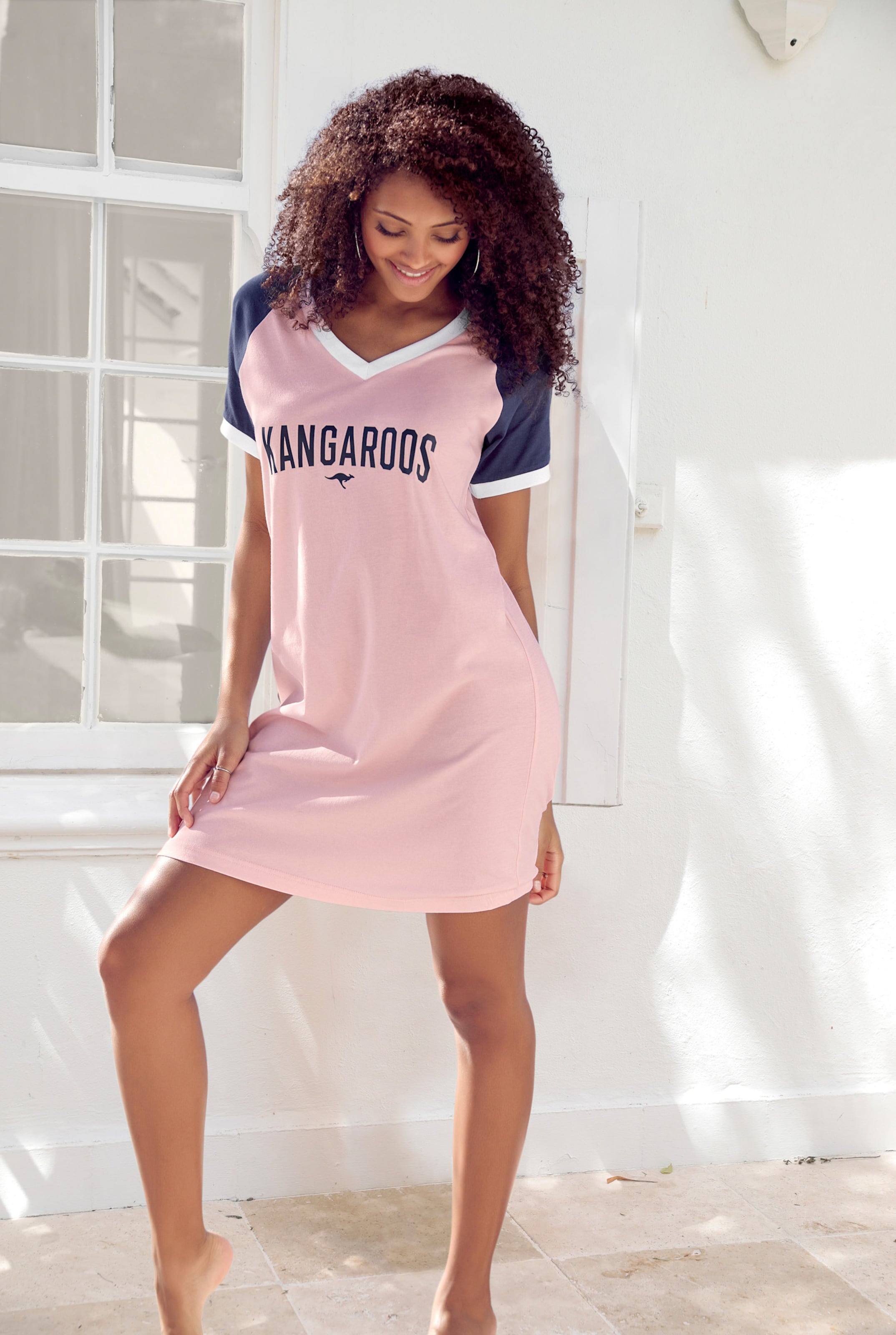 Blend a günstig Kaufen-Bigshirt in rosa-dunkelblau von KangaROOS. Bigshirt in rosa-dunkelblau von KangaROOS <![CDATA[Bigshirt von Kangaroos im College-Stil. Kontrastfarbene Raglanärmel. Farblich abgesetzte Blenden am V-Ausschnitt und den Ärmelabschlüssen. Wording-Print vorn.