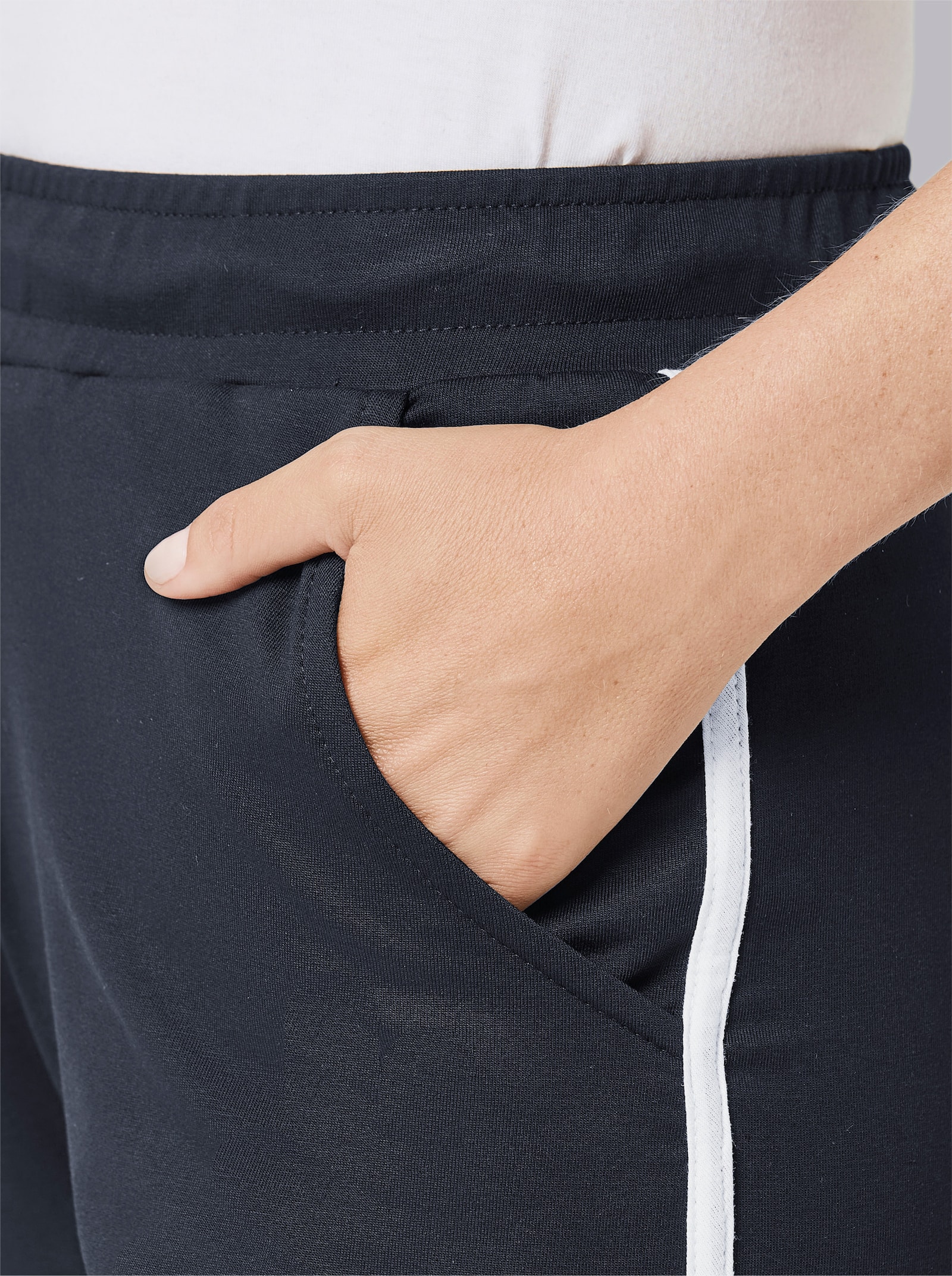 Dehnbund-Hose mit Kontrastpaspeln - marine-weiß