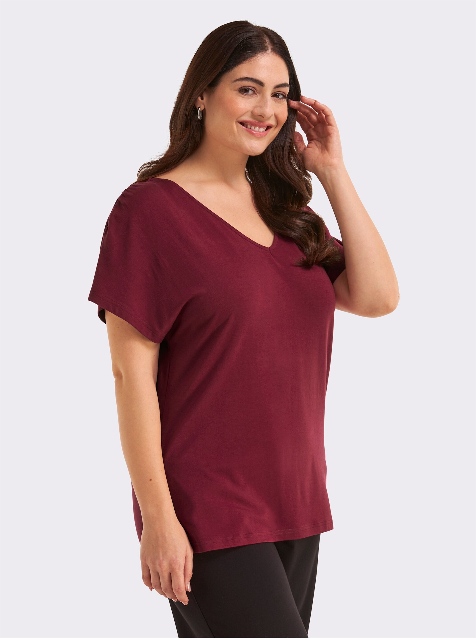 sheego V-Shirt mit Raffungen an der Schulternaht - bordeaux