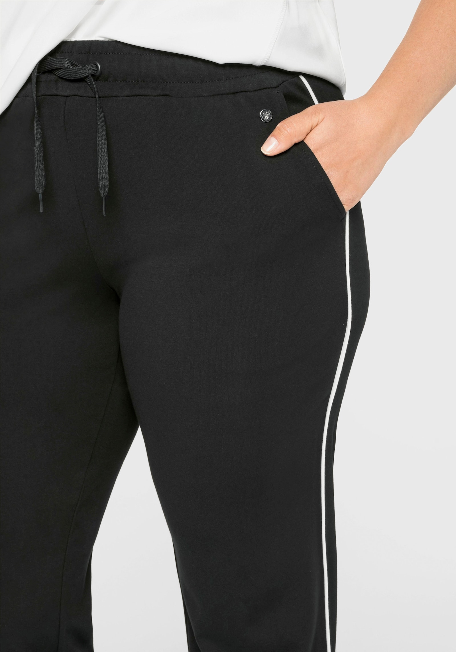 sheego Jogginghose mit Kontrastpaspel - schwarz