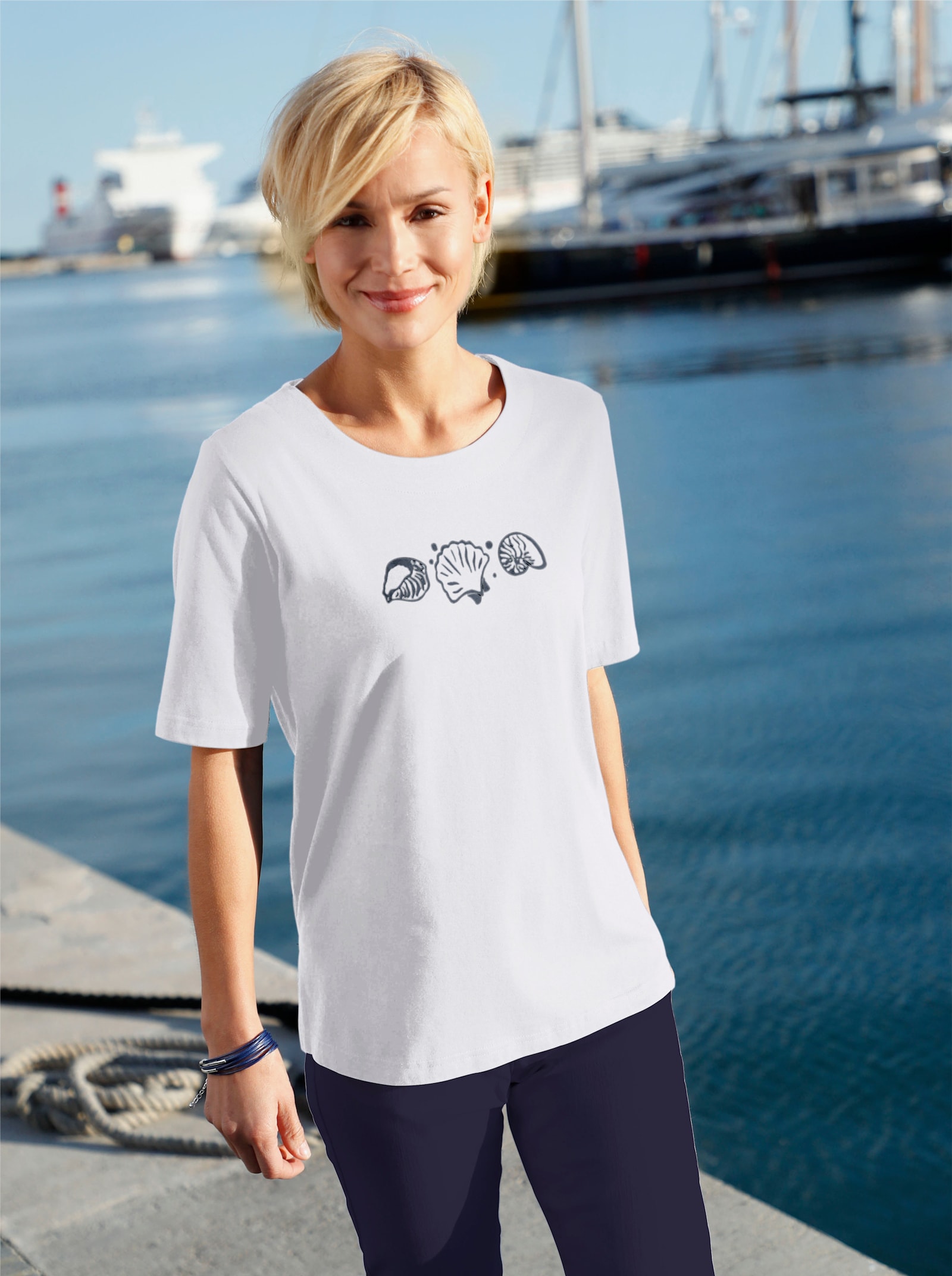 Kurzarmshirt mit Muschel-Druck - weiß