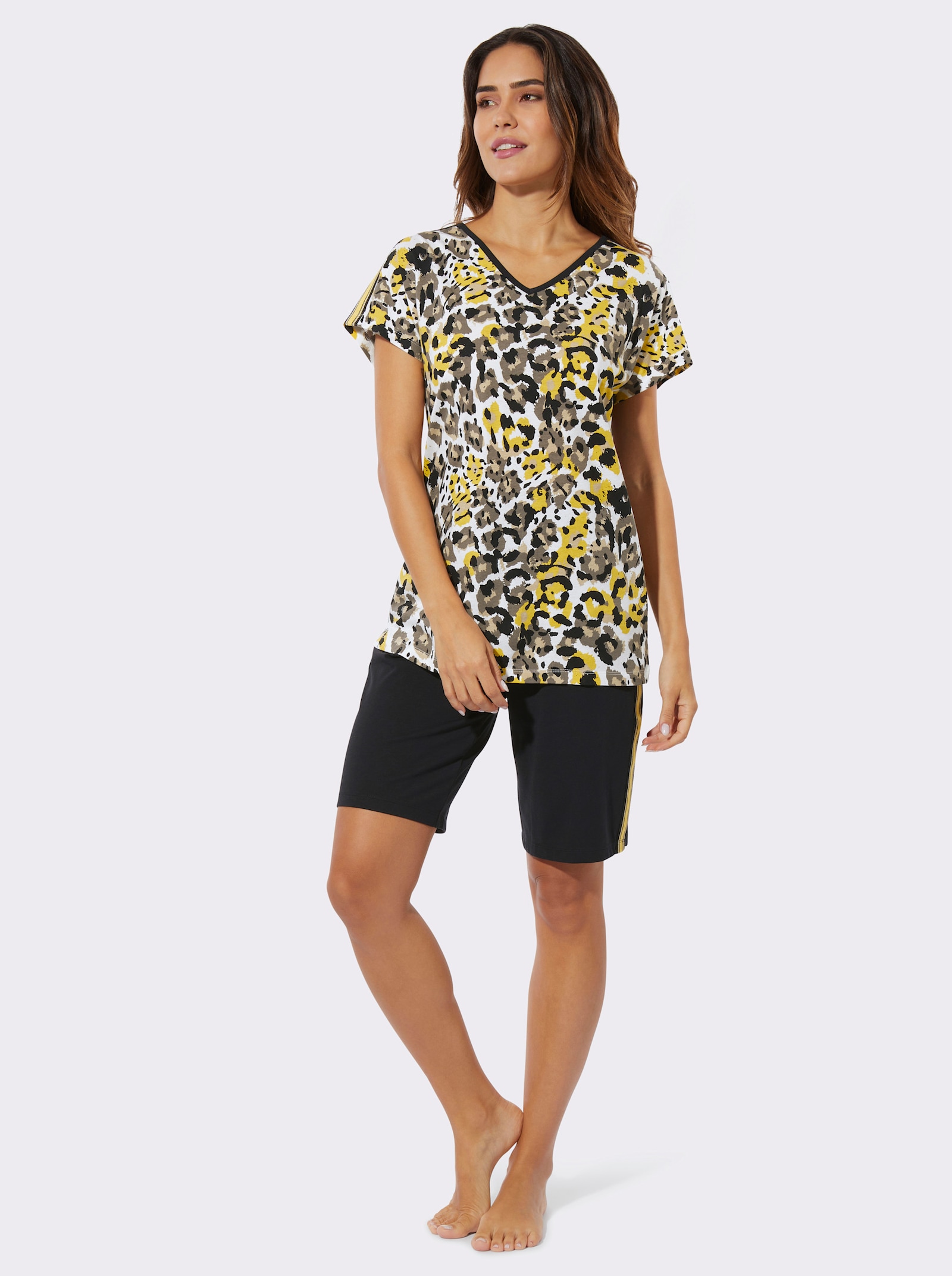 Kortärmad pyjamas med revärer - gräddvit, tryckt