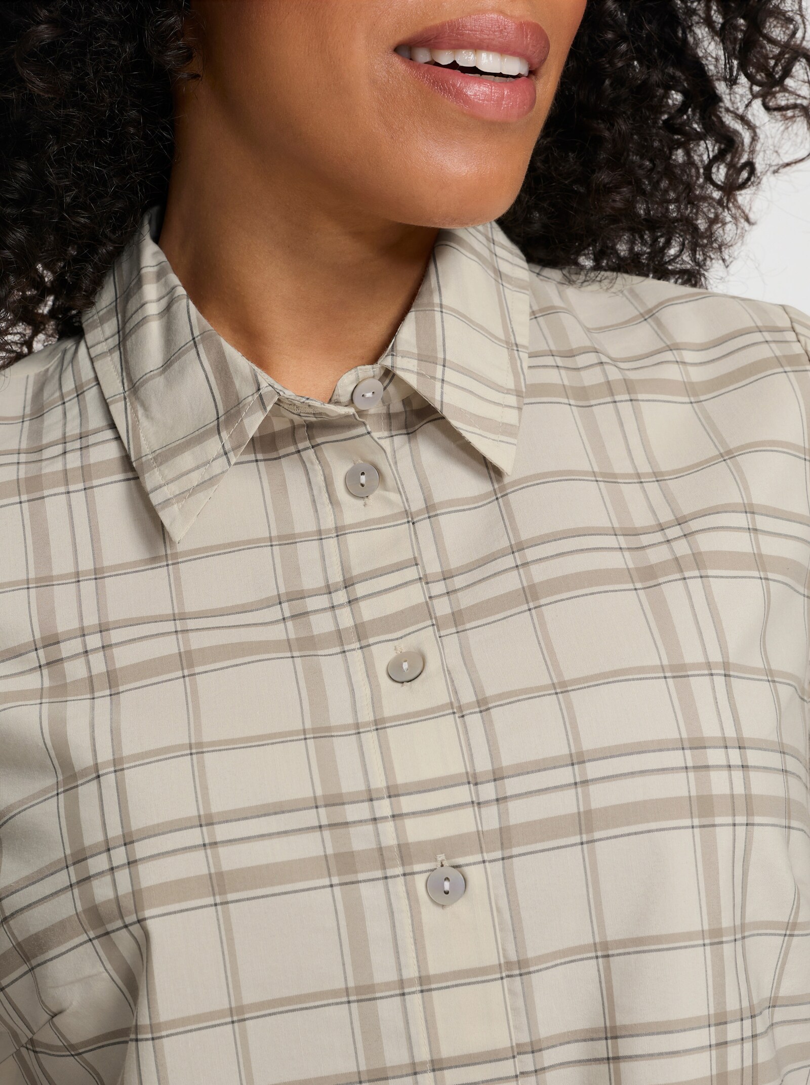 Geruite blouse met afgeronde zoom - champagne/sesam geruit