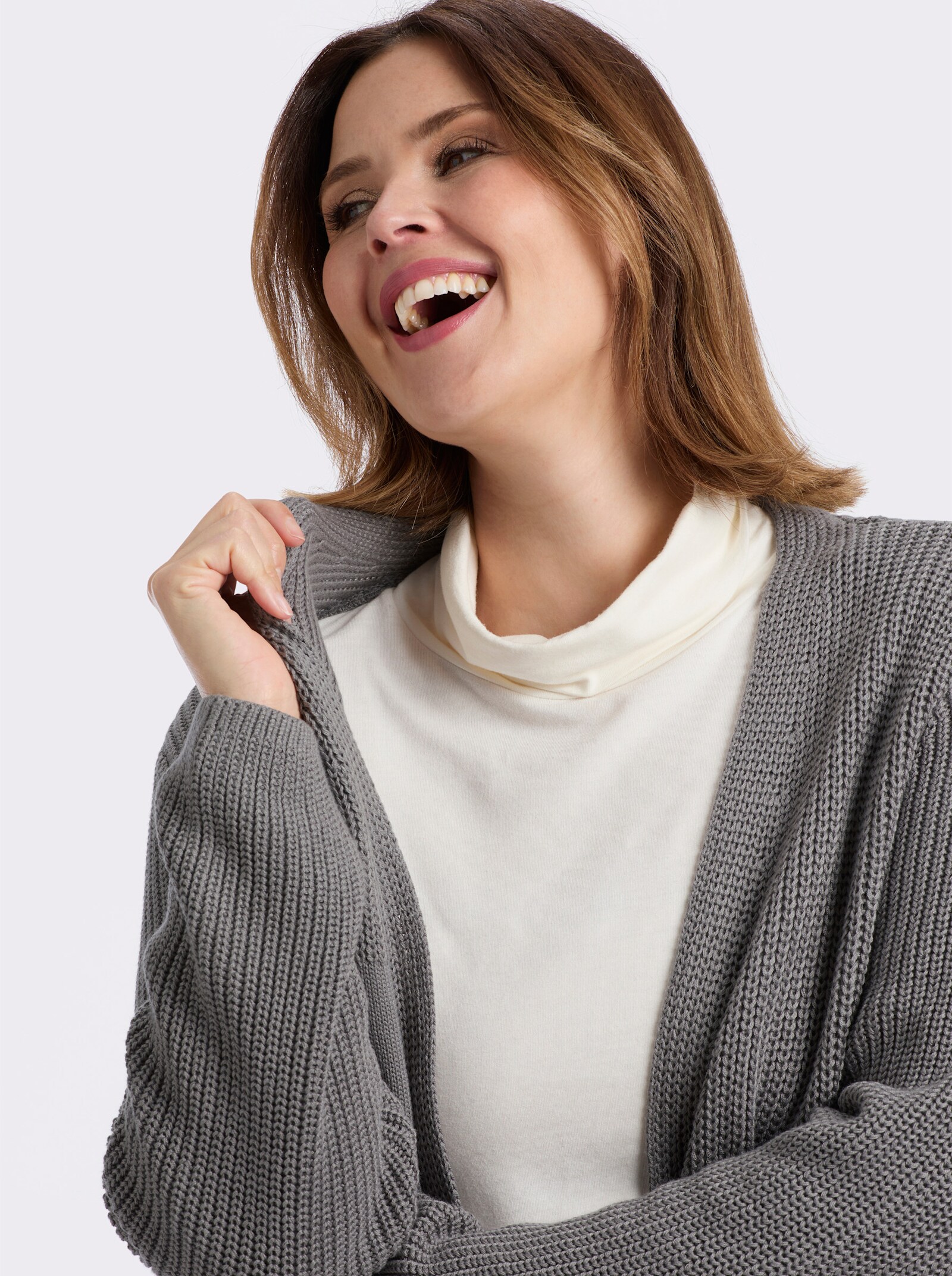 Strickjacke in langer, offener Form - grau