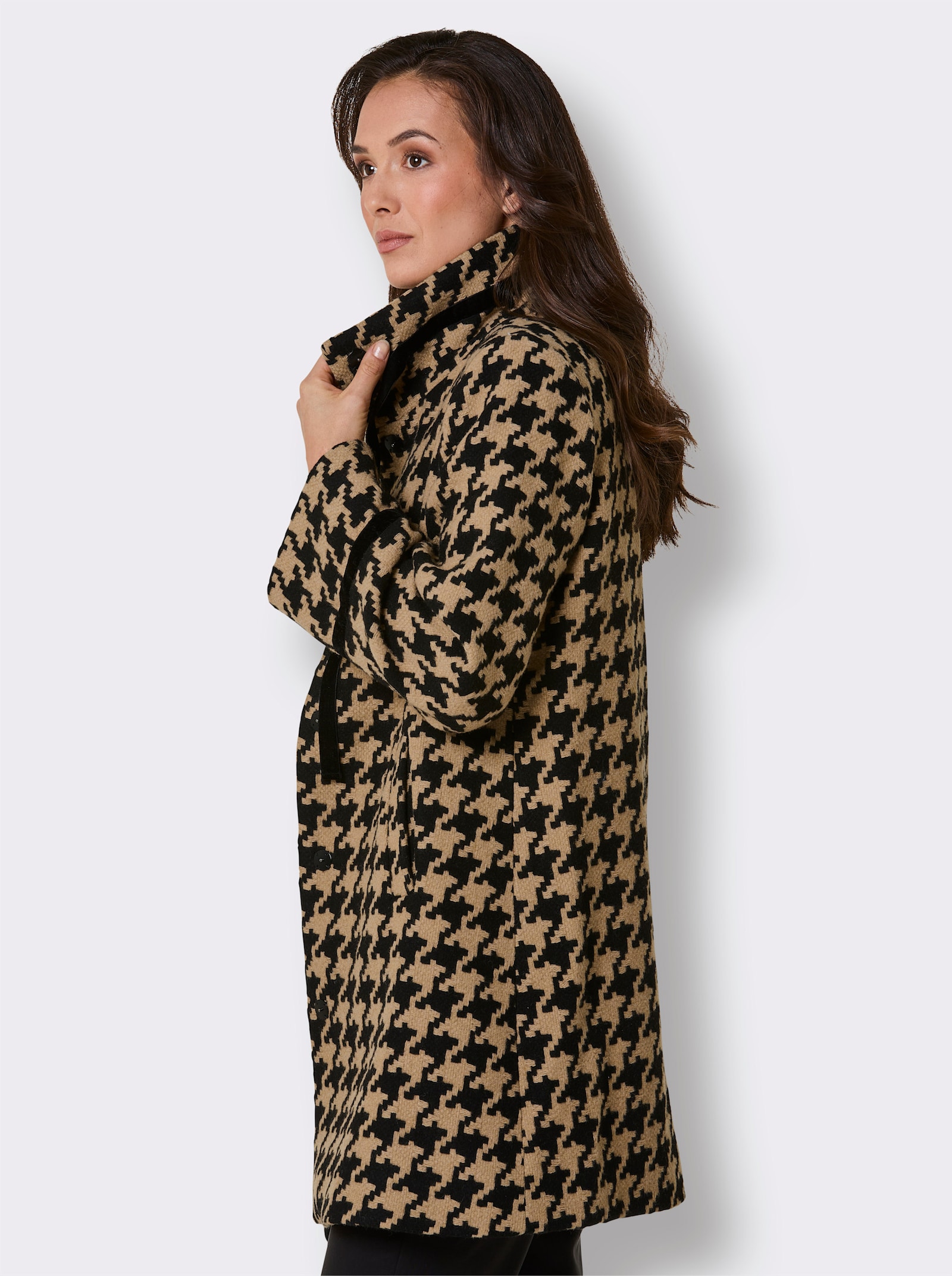 Manisa Wolljacke mit Samt-Verzierungen - schwarz-camel-gemustert