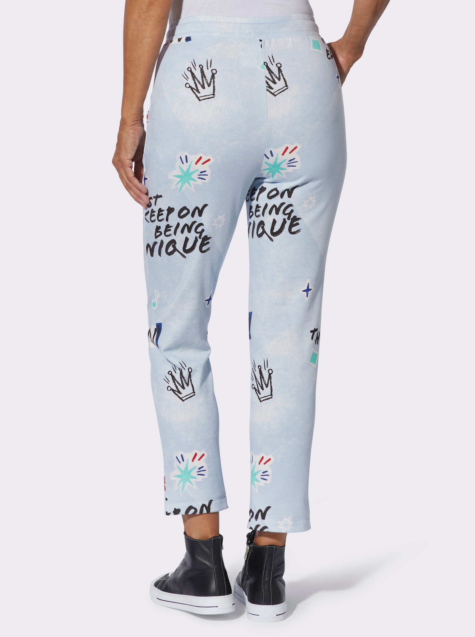 Sweathose in Jeans-Optik mit Druck-Motiven - hellblau-rot-bedruckt