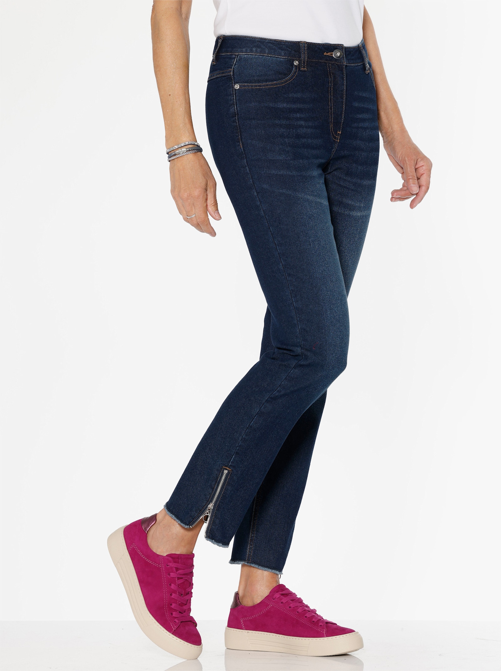 Jeans mit Nieten und Fransen - blue-stone-washed