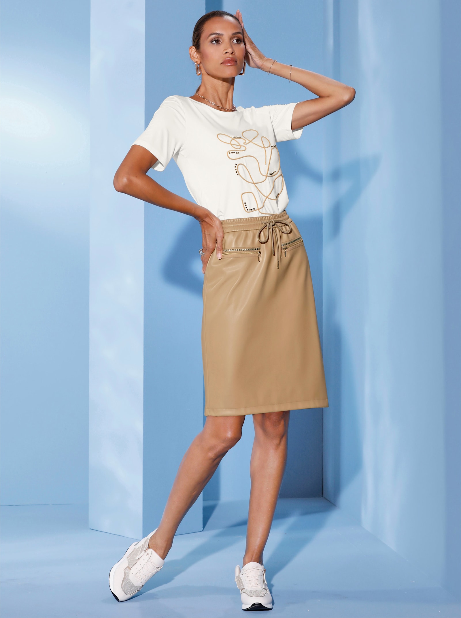 Lederimitatrock mit Ziernieten - camel