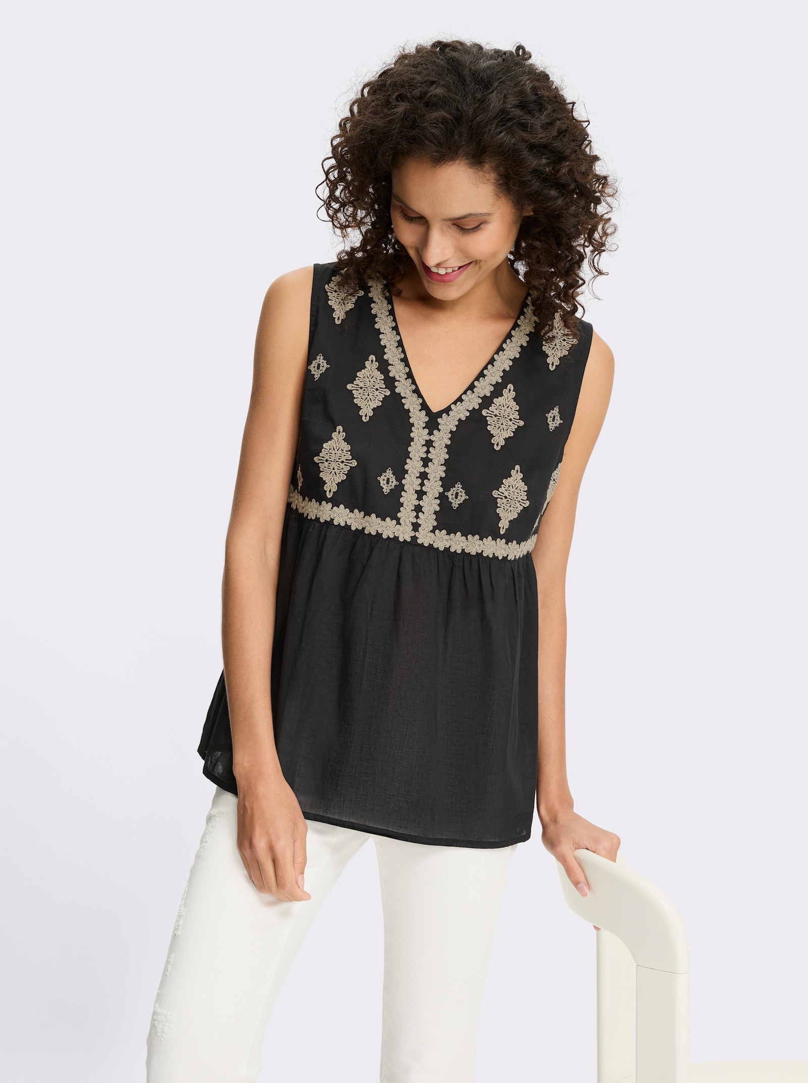 heine Ärmellose Bluse mit Stickerei-Details - schwarz-beige-bedruckt