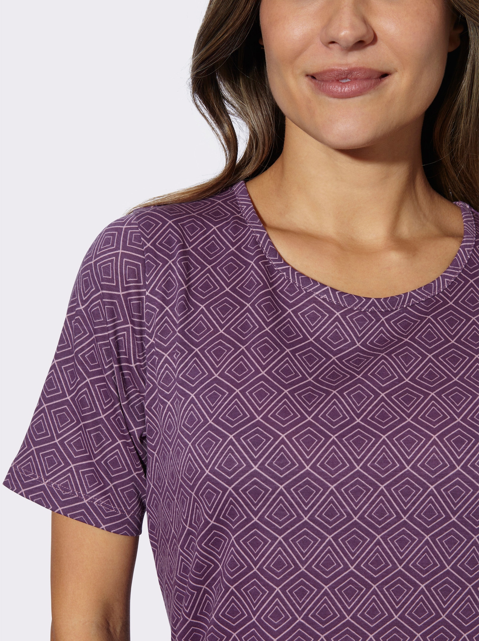Freizeitshirt mit Grafik-Muster allover - traube-mauve-bedruckt