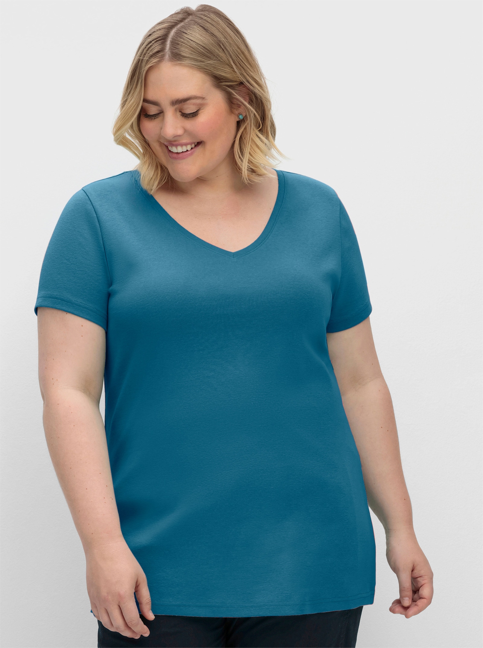 sheego T-Shirt mit V-Ausschnitt, Rippqualität - topas