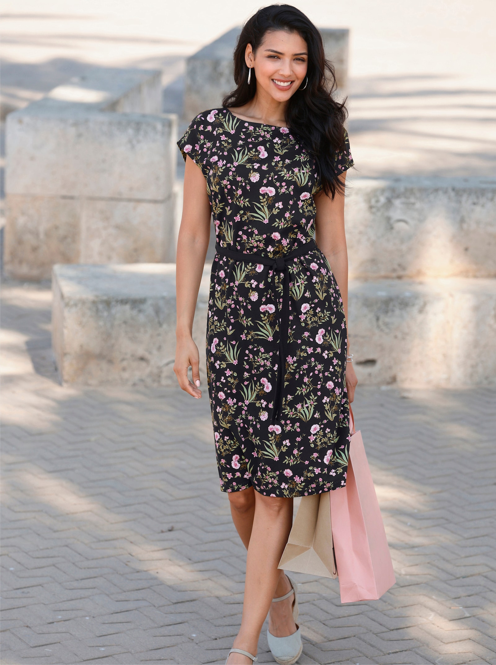 Jerseyjurk met bloemetjesprint - zwart/roze bedrukt