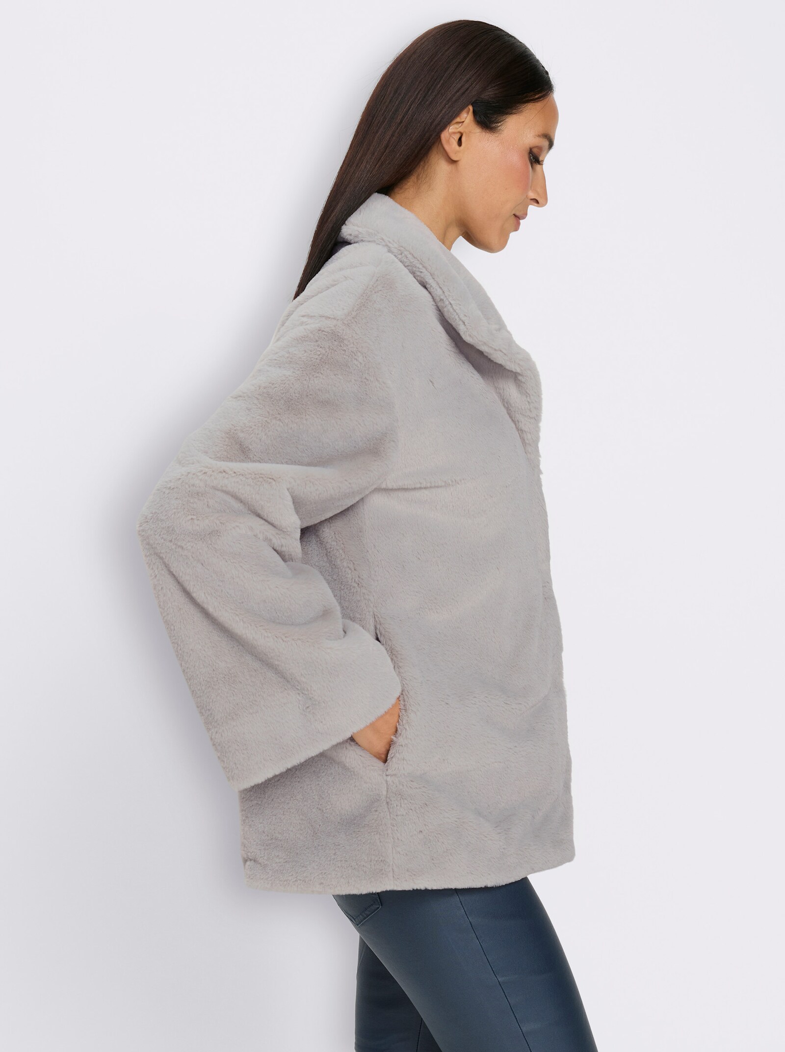 heine Fellimitatjacke mit Stehkragen - hellgrau