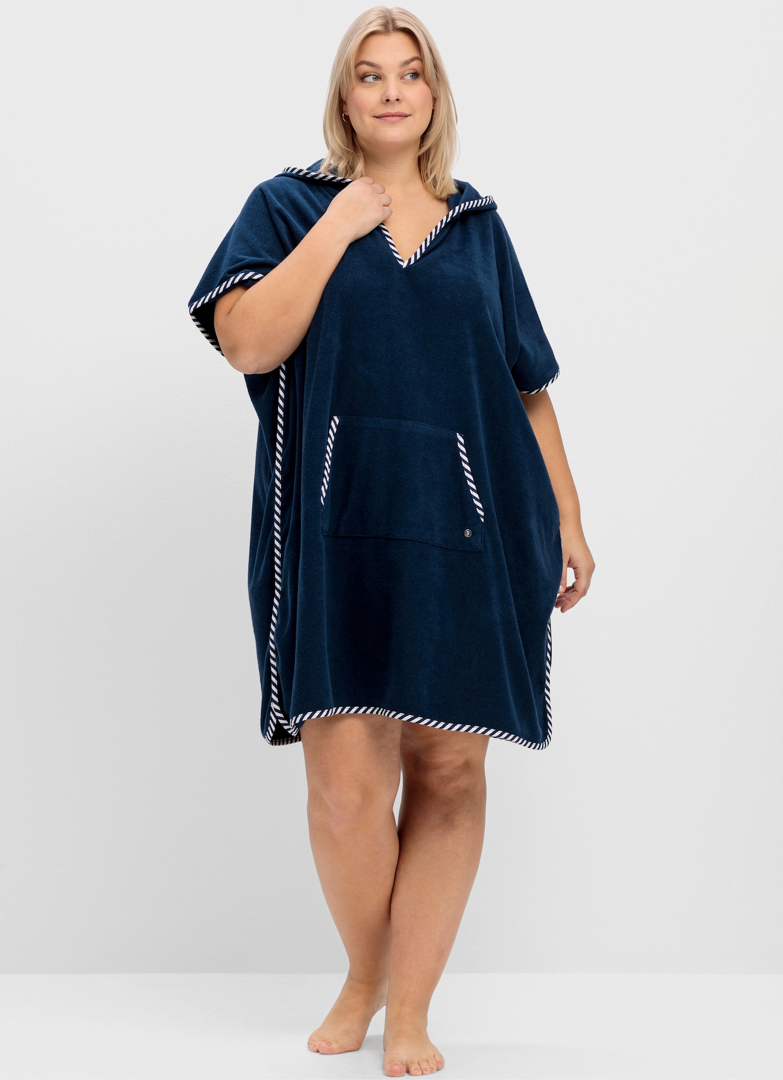 sheego Bademantel mit Kapuze, aus Frottee - marine