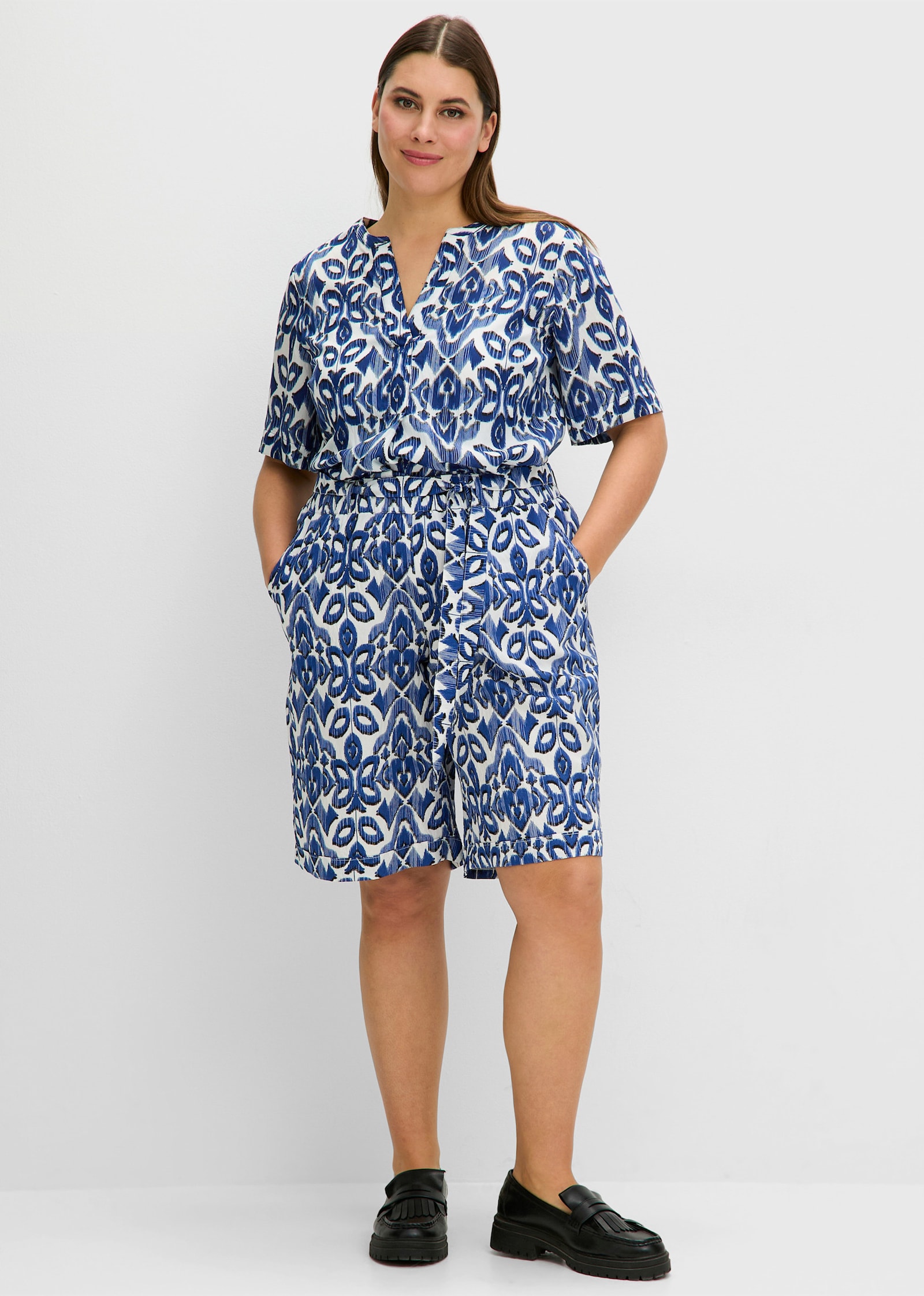 sheego Bermudas mit Bindegürtel, bedruckt - ecru-gemustert