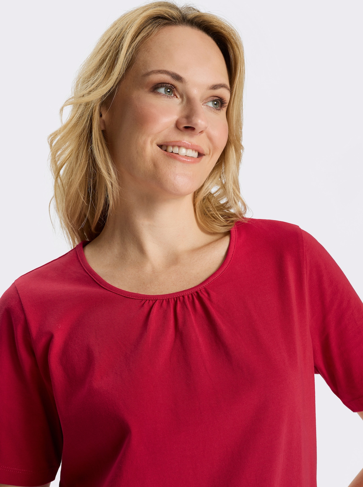 Kurzarmshirt mit gerafftem Ausschnitt - rot