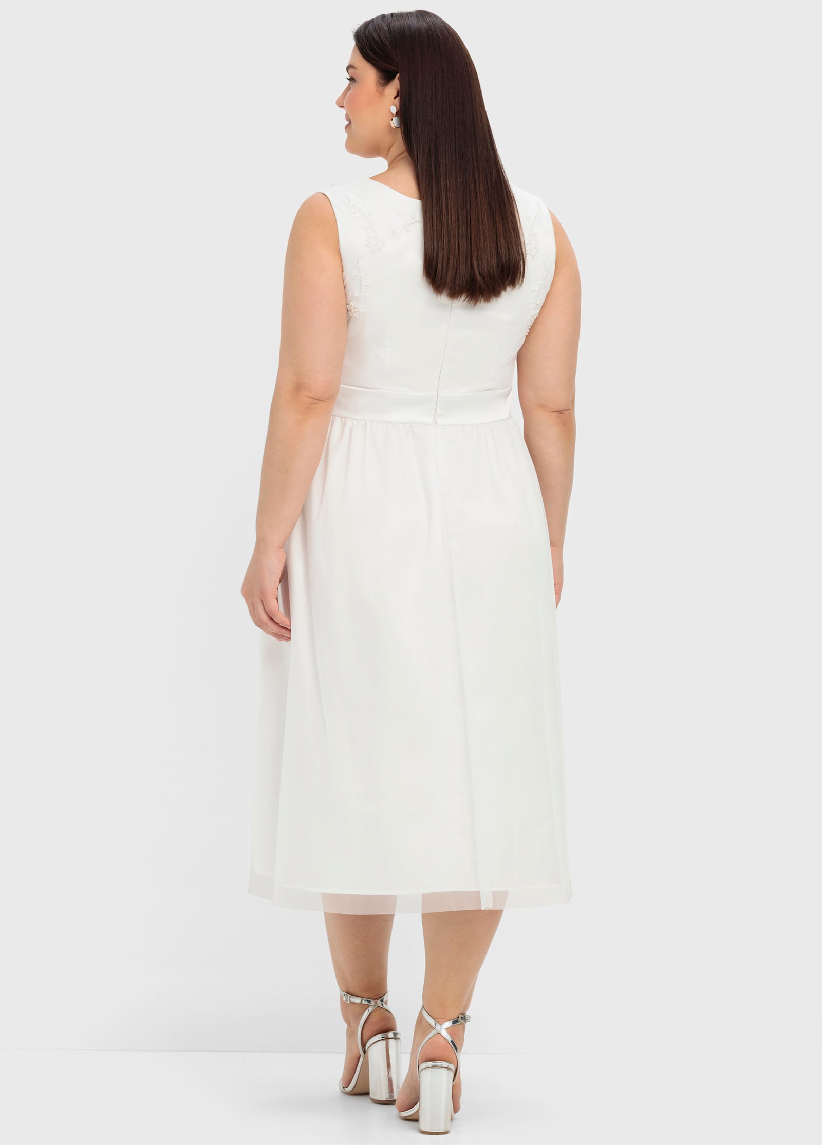 sheego Robe de soirée avec broderie et perles - offwhite