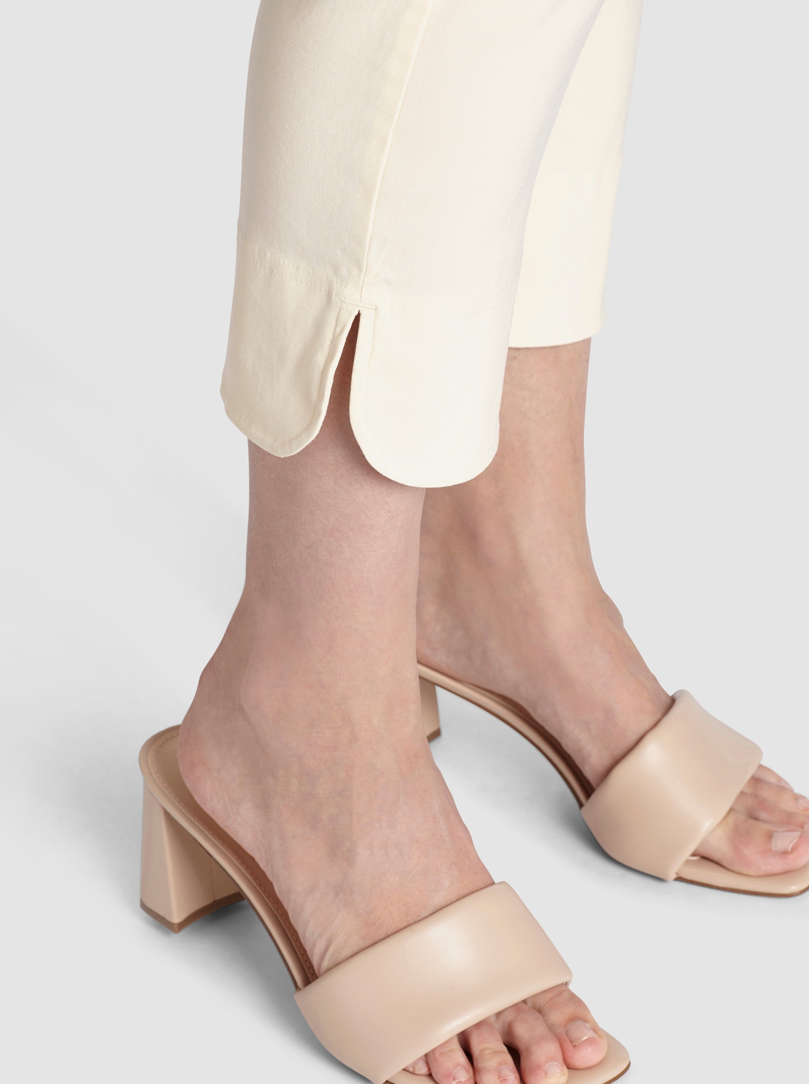 sheego Bengalinebroek in 7/8-lengte met zijsplitten - champagne