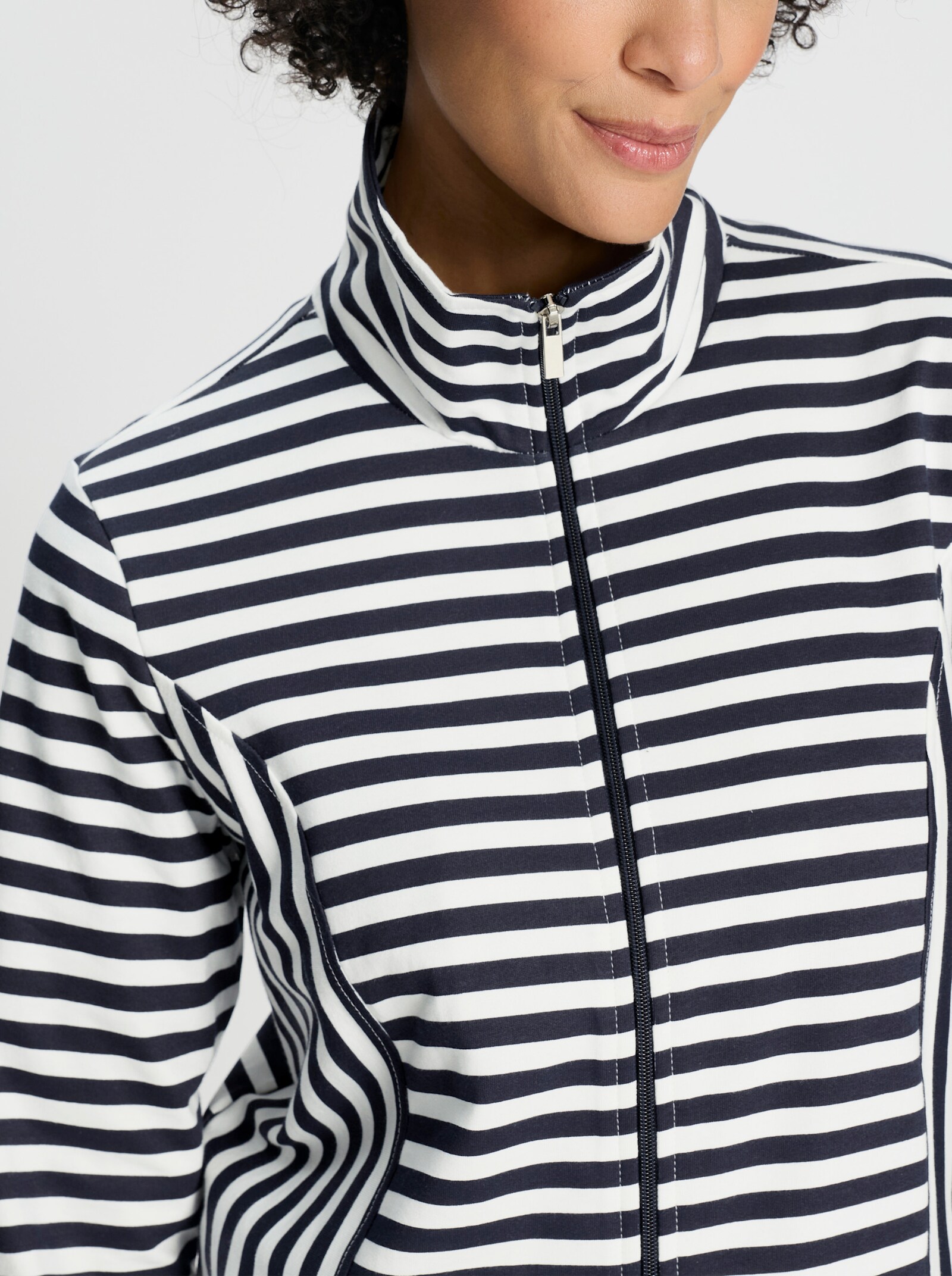 Sweatjacke im lässigen Streifenmuster - marine-ecru-gestreift