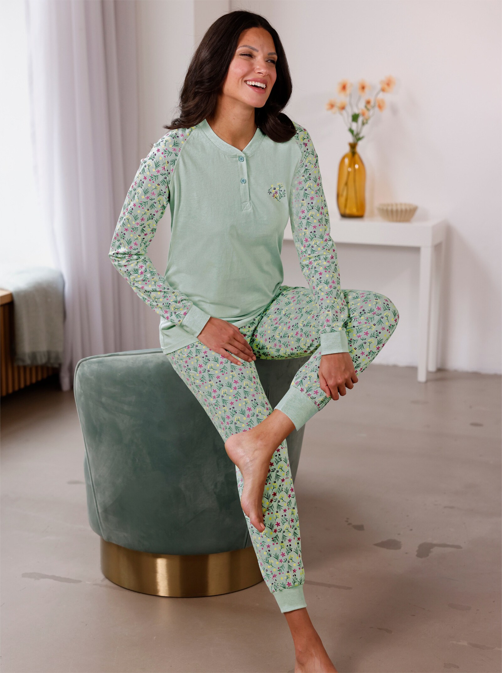 Schlafanzug mit Raglanärmeln - kalkmint-bedruckt