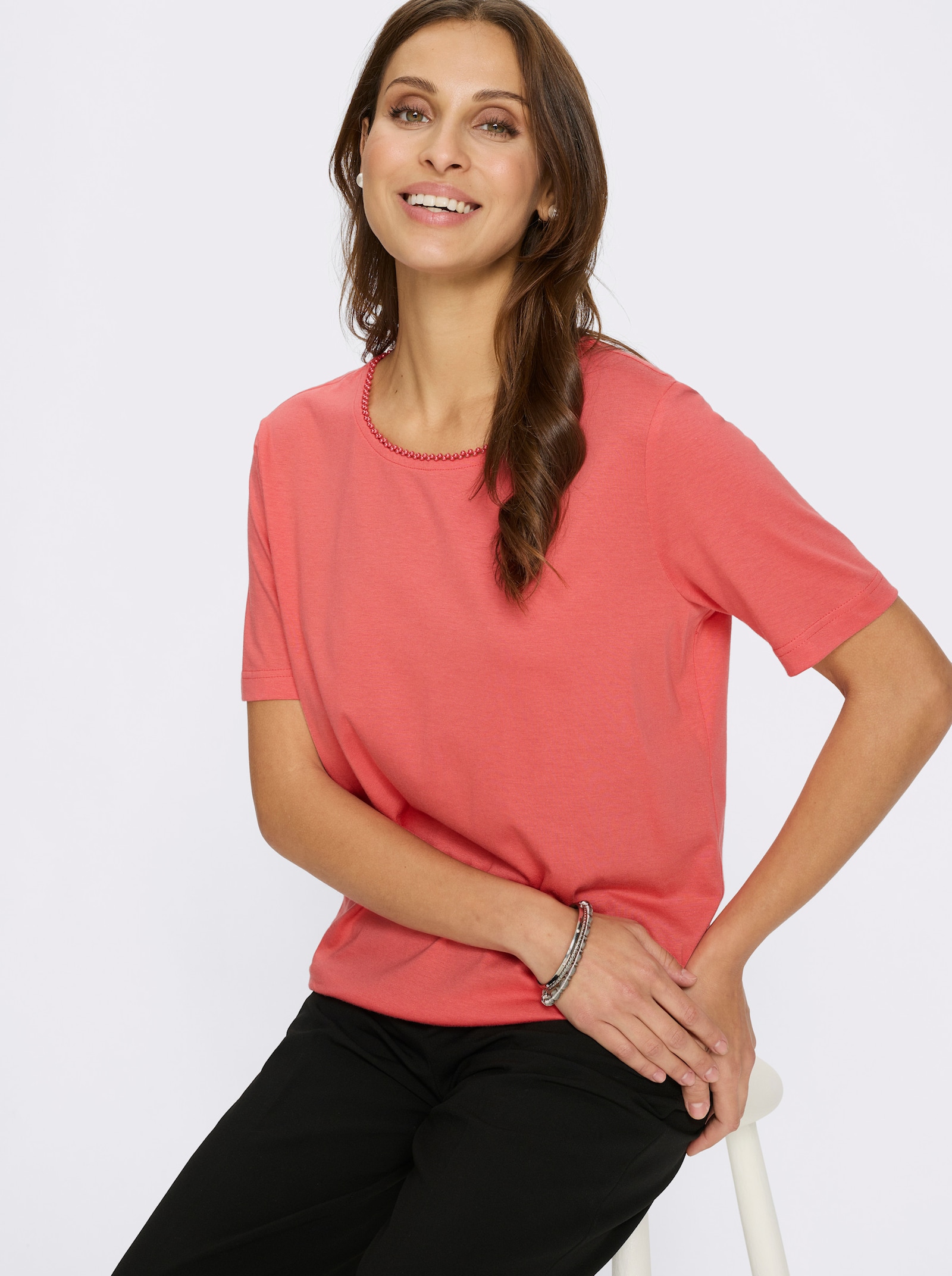 Kurzarmshirt mit Zierperlen - grapefruit