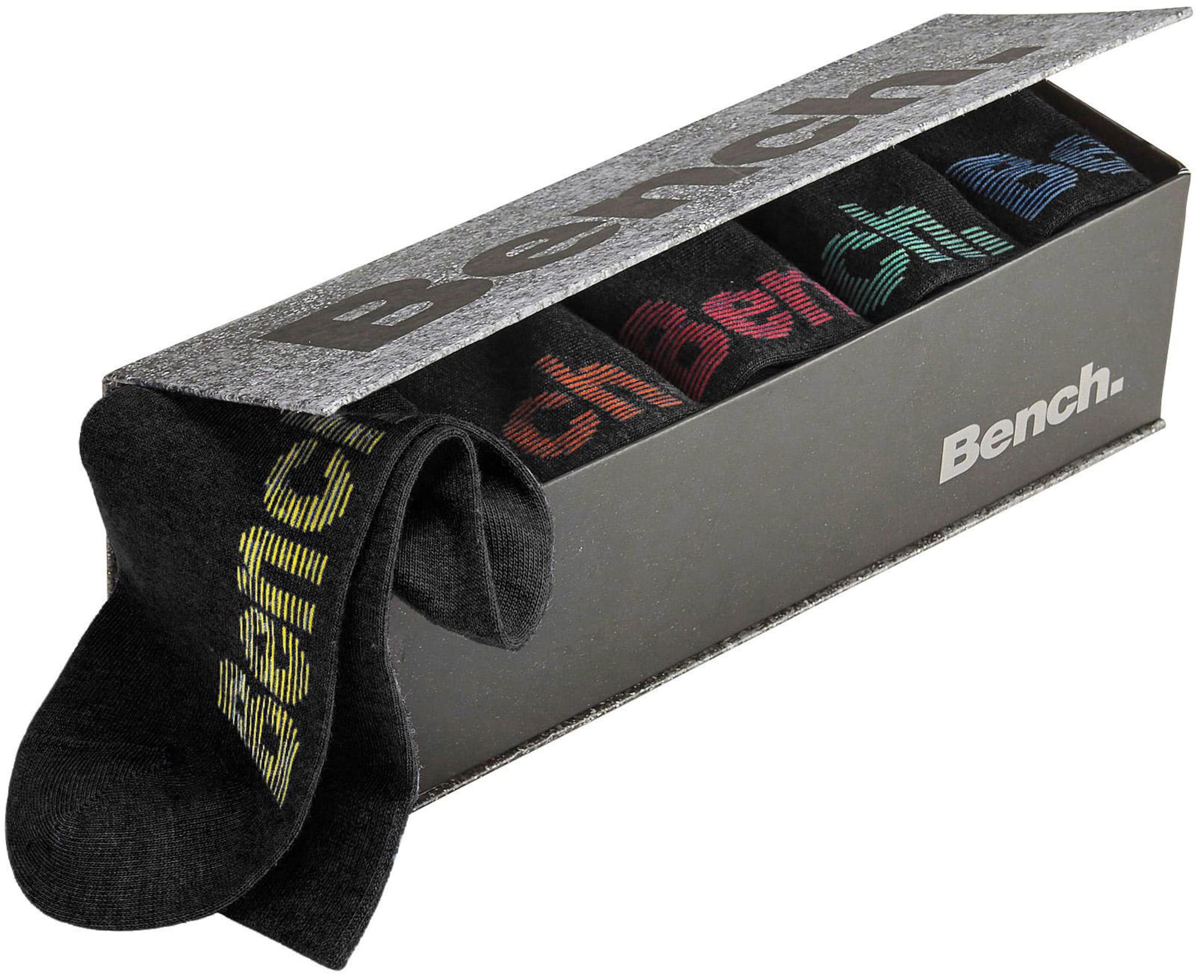 Trick or günstig Kaufen-Socken in schwarz von Bench.. Socken in schwarz von Bench. <![CDATA[6 Paar Unisex-Socken in der Geschenkbox. Das eingestrickte Logo in unterschiedlichen Farben erleichtert das Sortieren auch nach der Wäsche.]]>. 