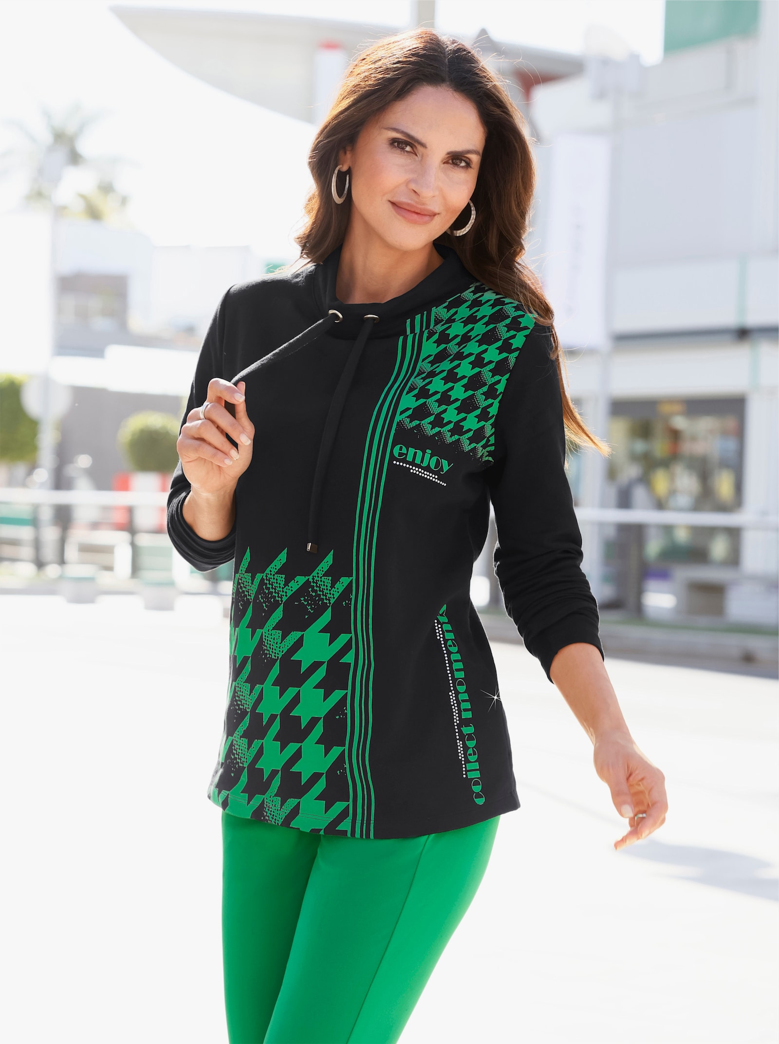 Sweatshirt mit halsfernem Stehkragen - grasgrün-schwarz-bedruckt