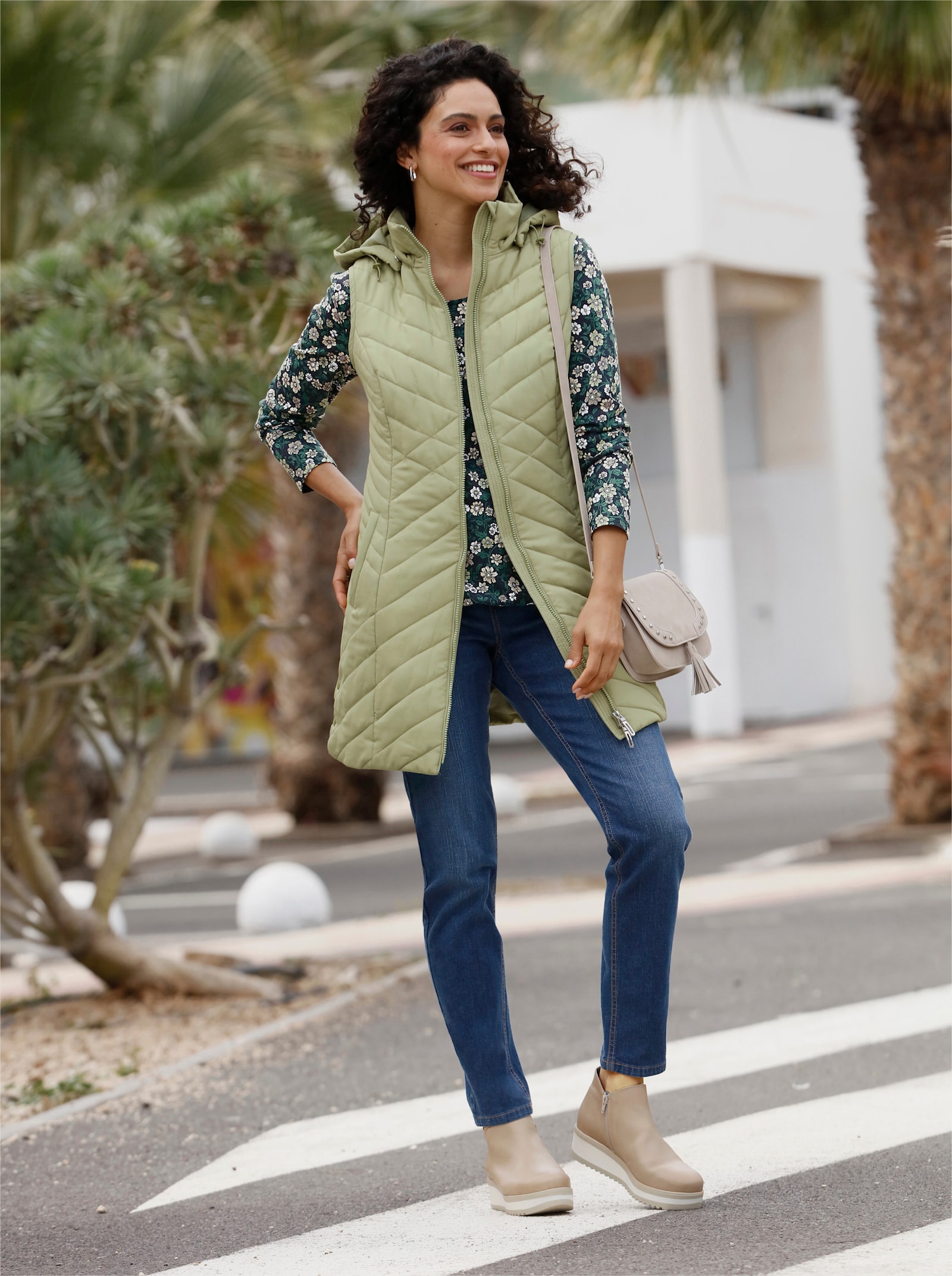 Longweste mit Druckknöpfen an den Seitenschlitzen - schilf