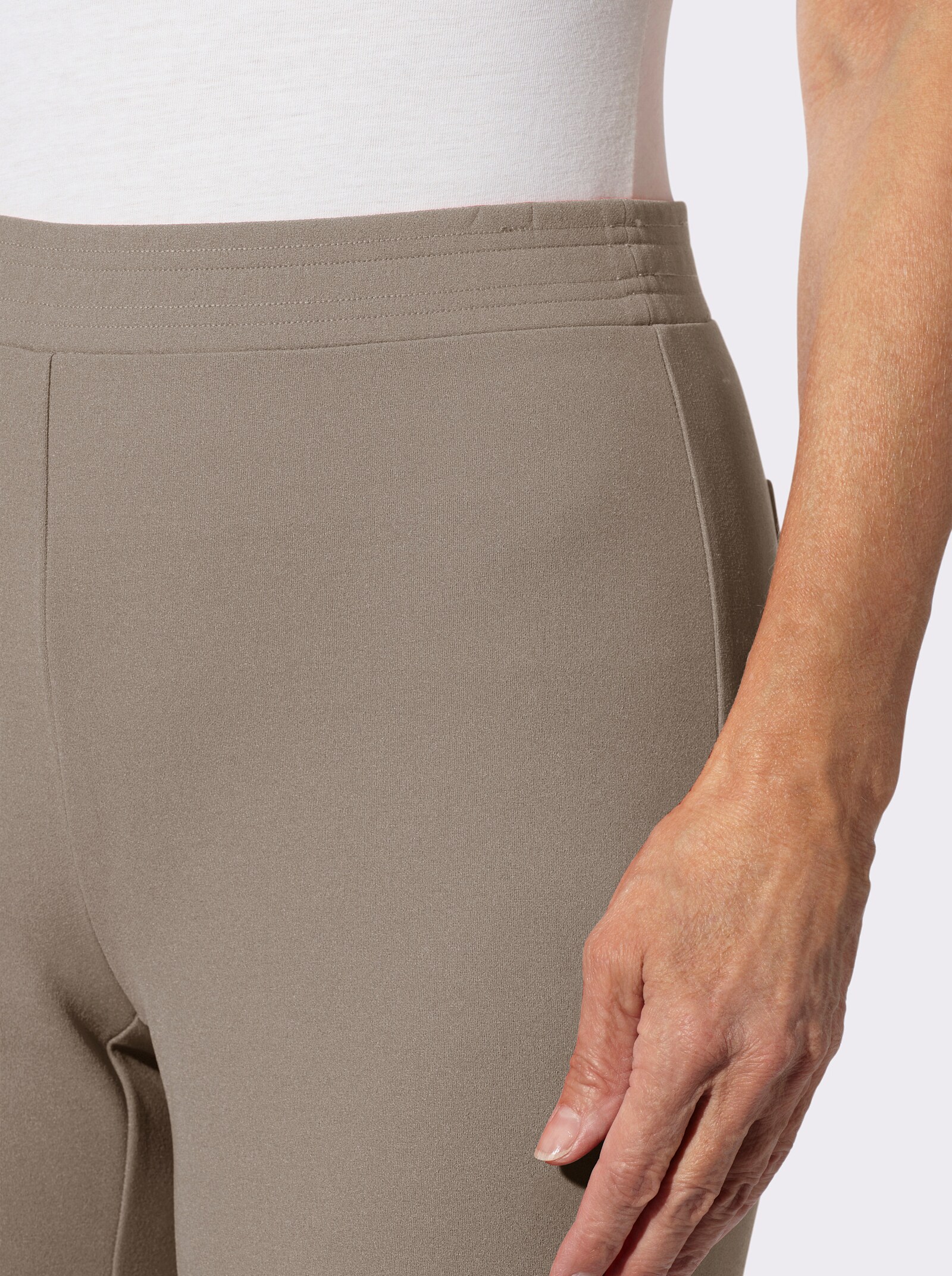 Schlupfhose in schmaler Schnittführung - sesam