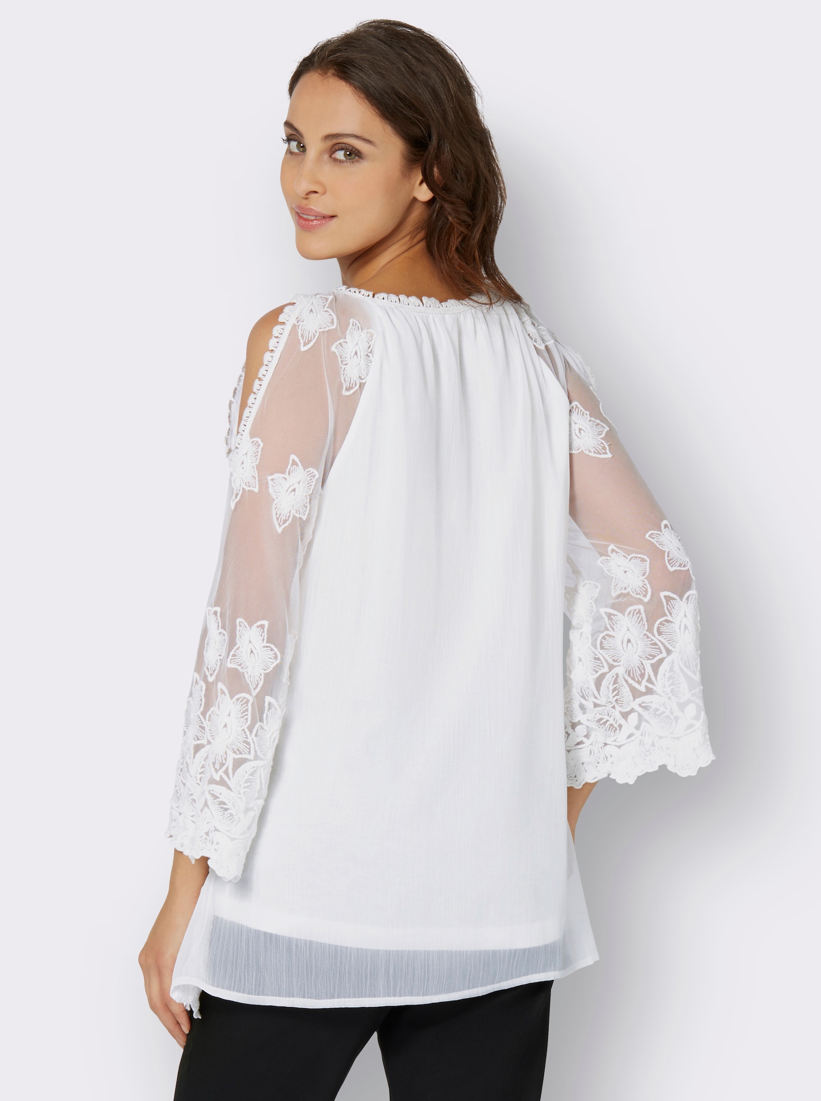 Spetsblus med vågig fåll - vit