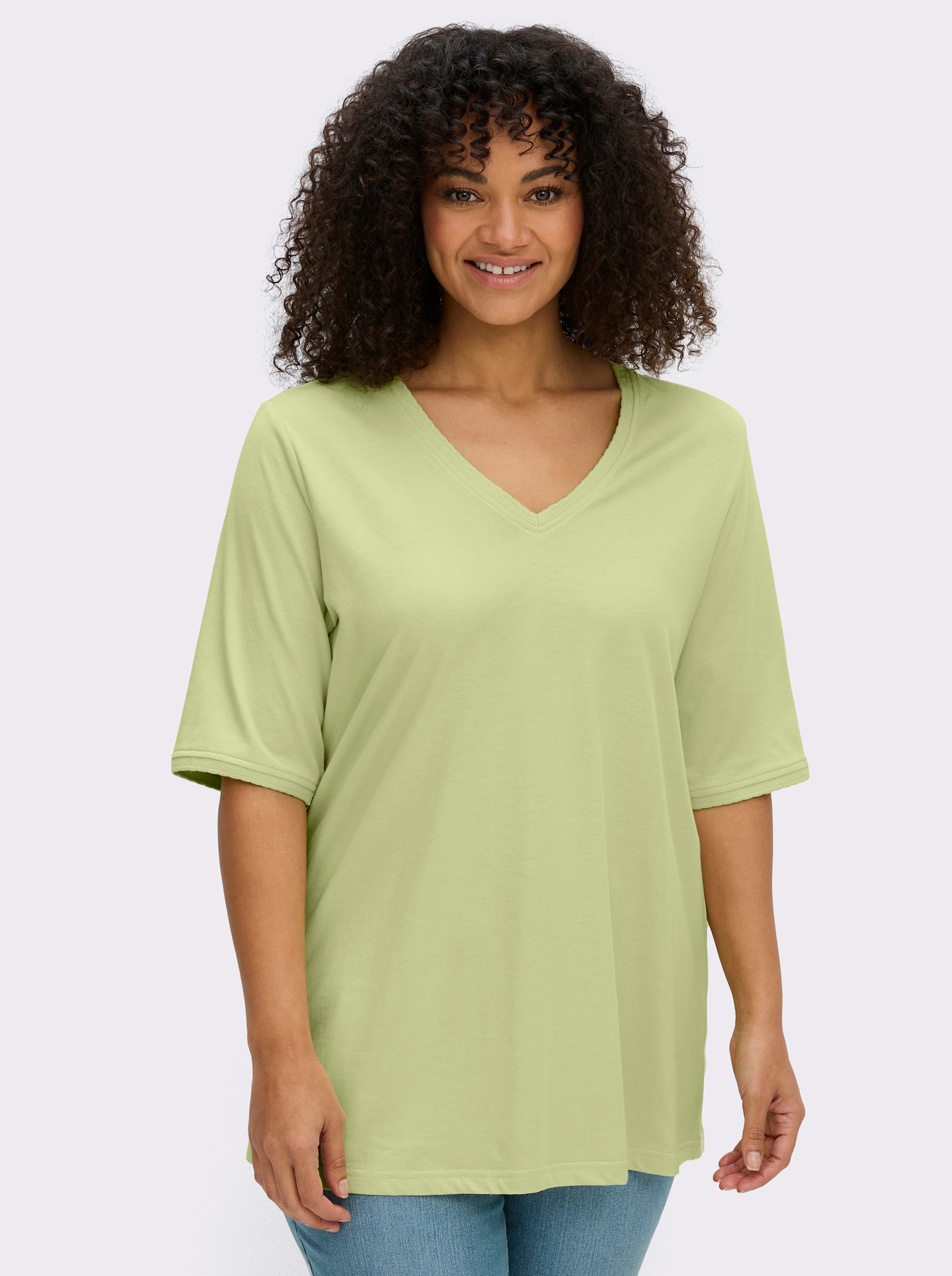 sheego Shirt met ajourband bij de V-hals en op de mouwen - pistache