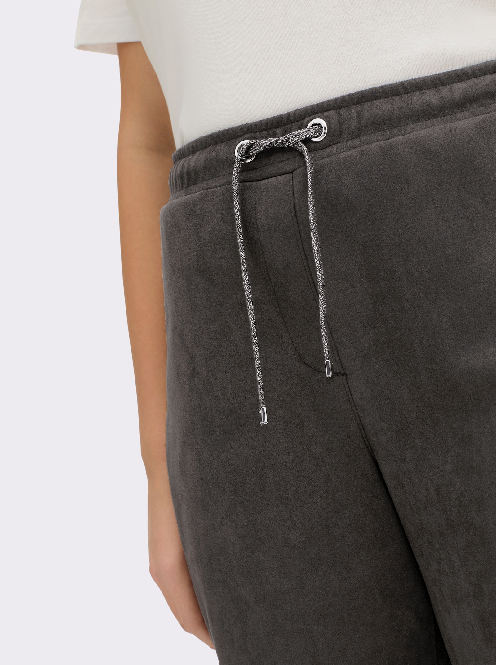 sheego Jogg Pants in Veloursleder-Optik, mit Galonstreifen - graphit