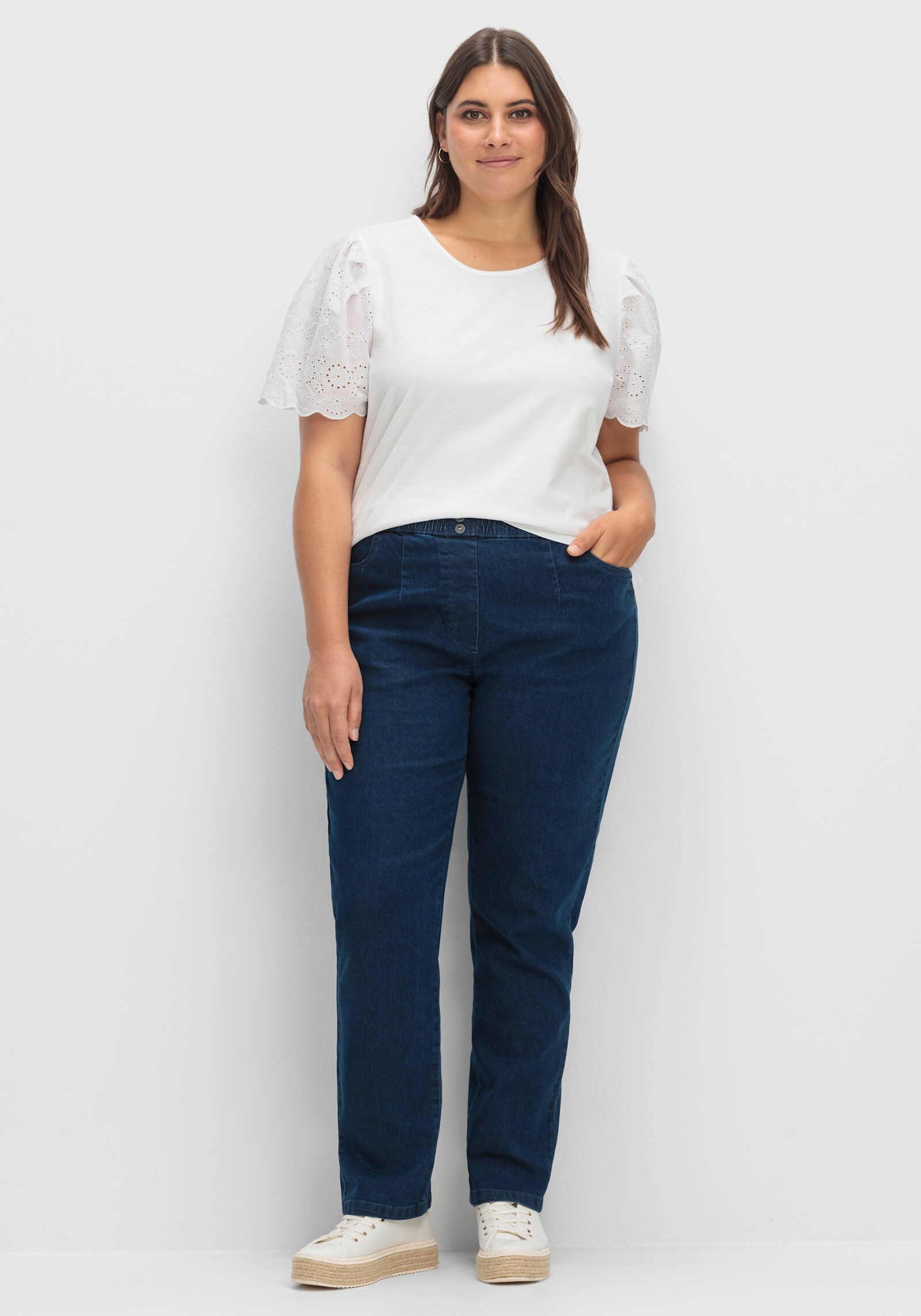 Kurzarmshirt mit Lochstickerei - weiß