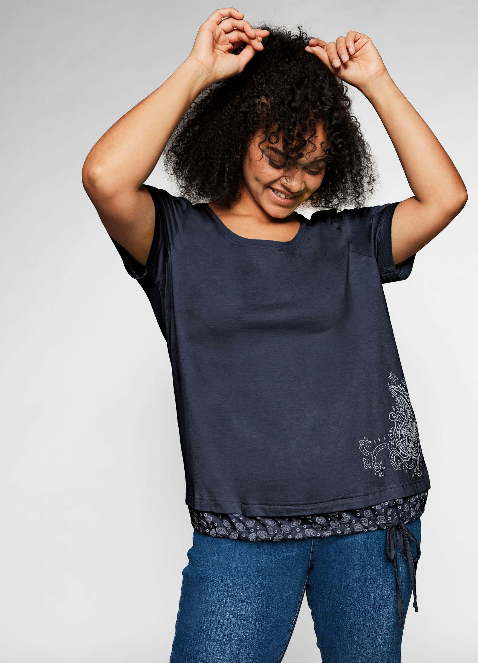 sheego Kurzarmshirt in 2-in-1-Optik - marine