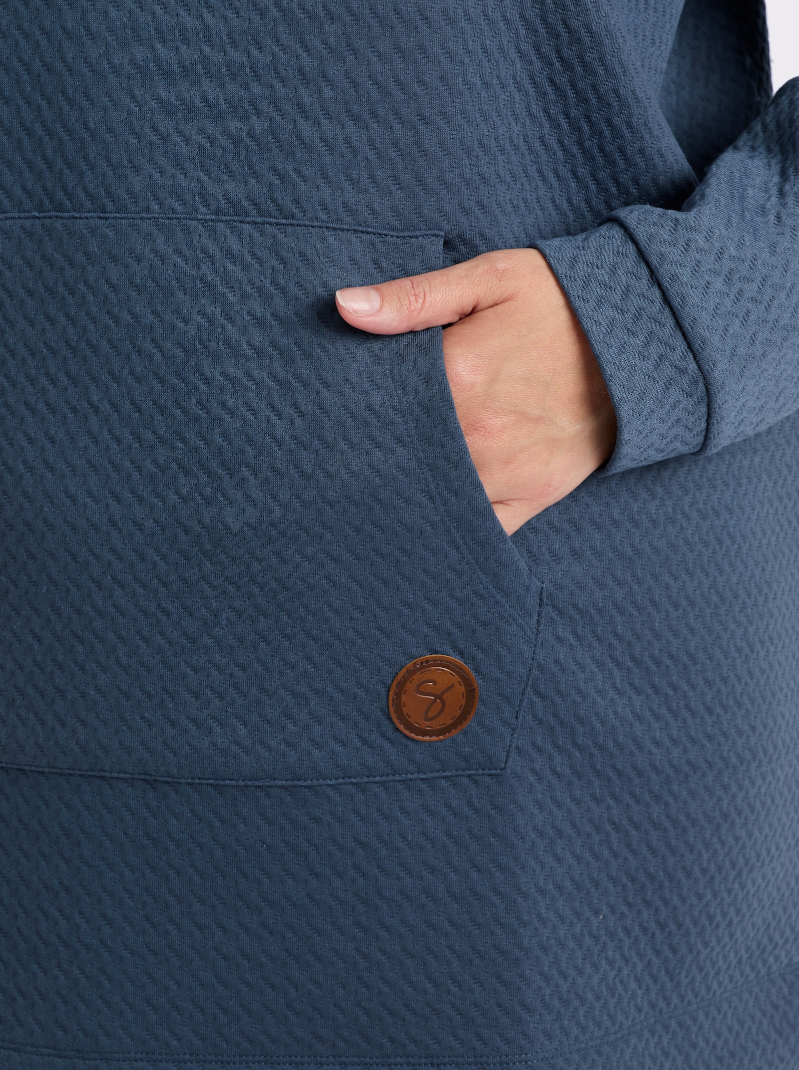 sheego Longsweatshirt mit Kapuzenkragen und Kängurutaschen - rauchblau