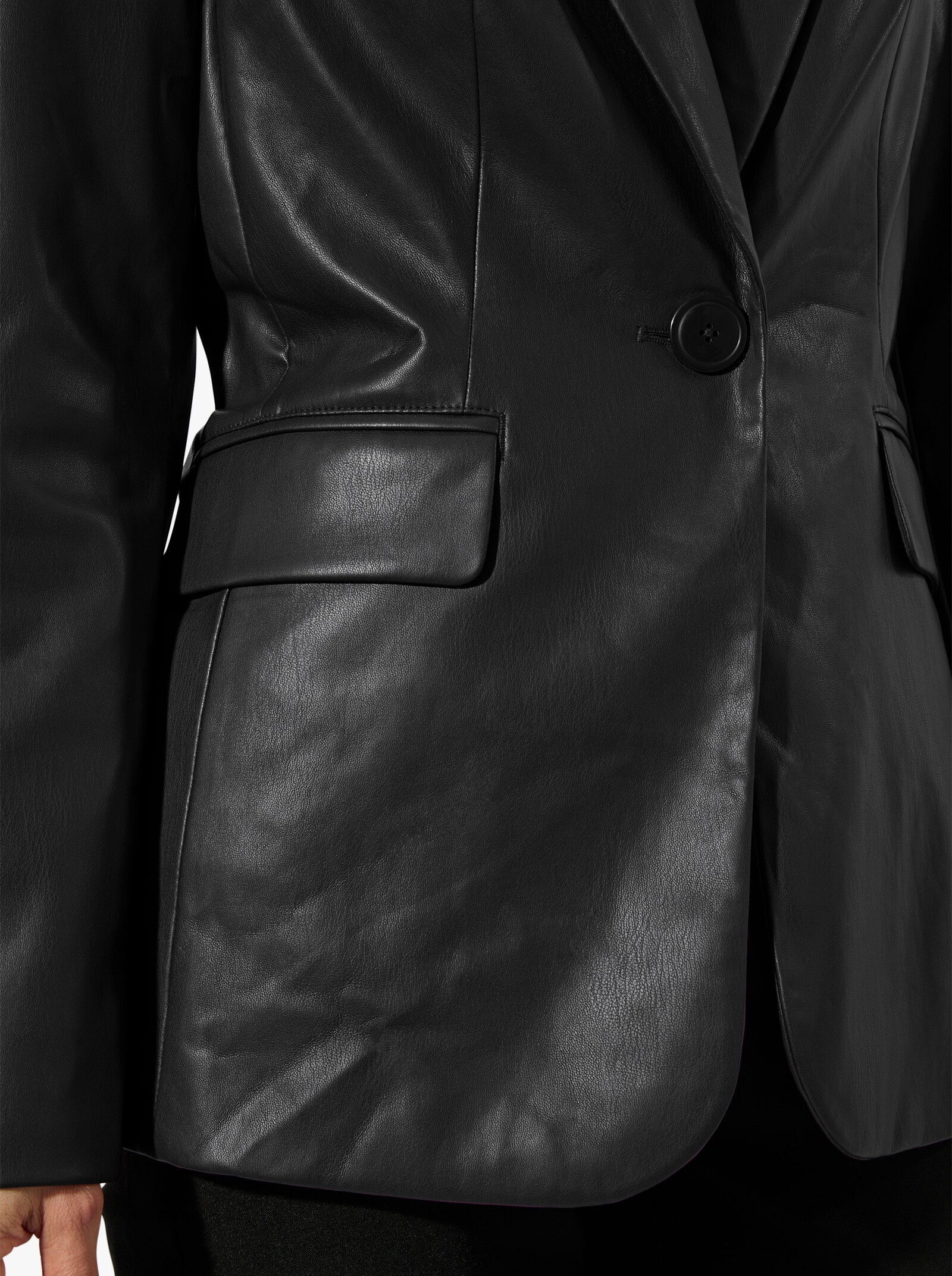 Lederimitat-Blazer mit Reverskragen - schwarz