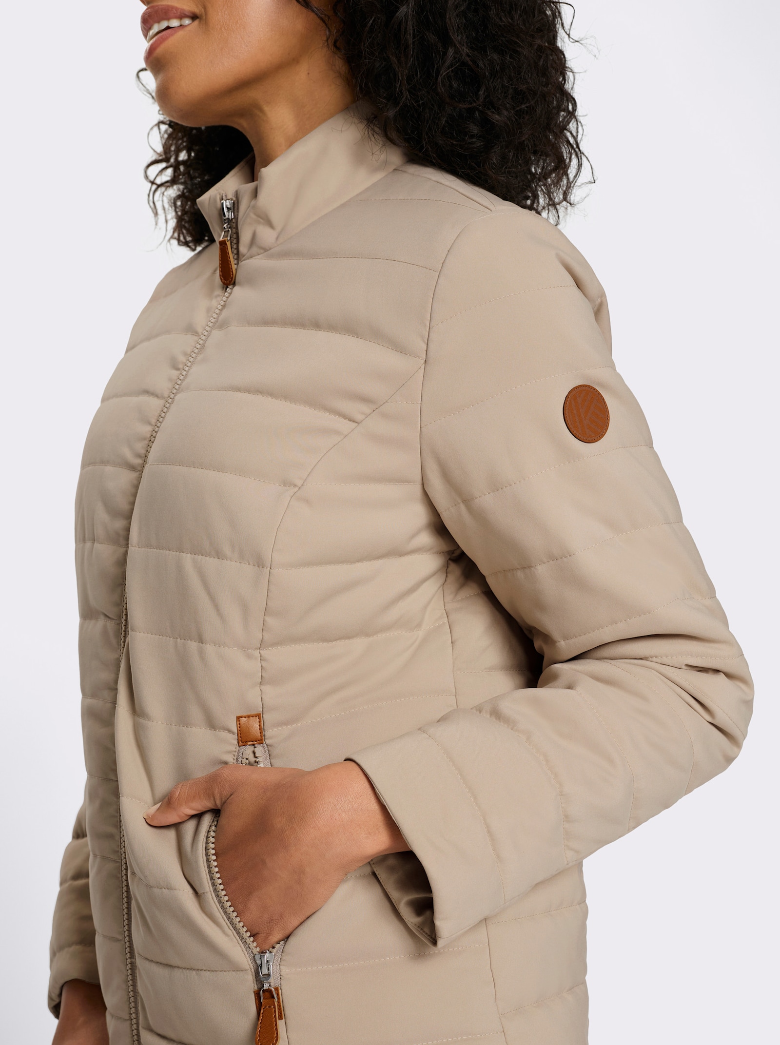 Steppjacke mit Reißverschluss-Taschen - beige