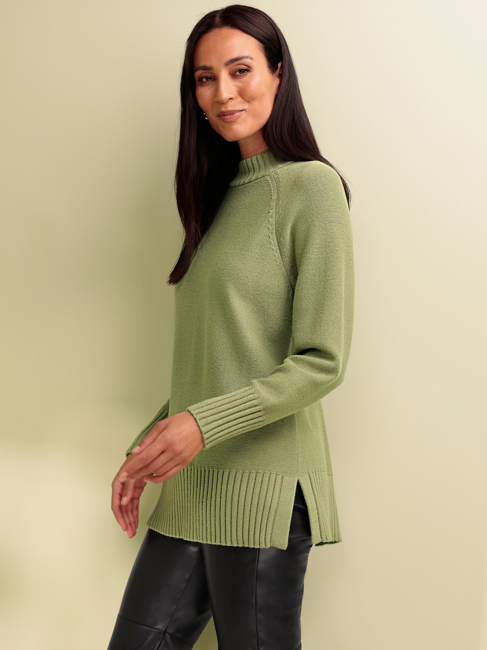 heine Strickpullover mit Zierknopfleiste im Rücken - schilf